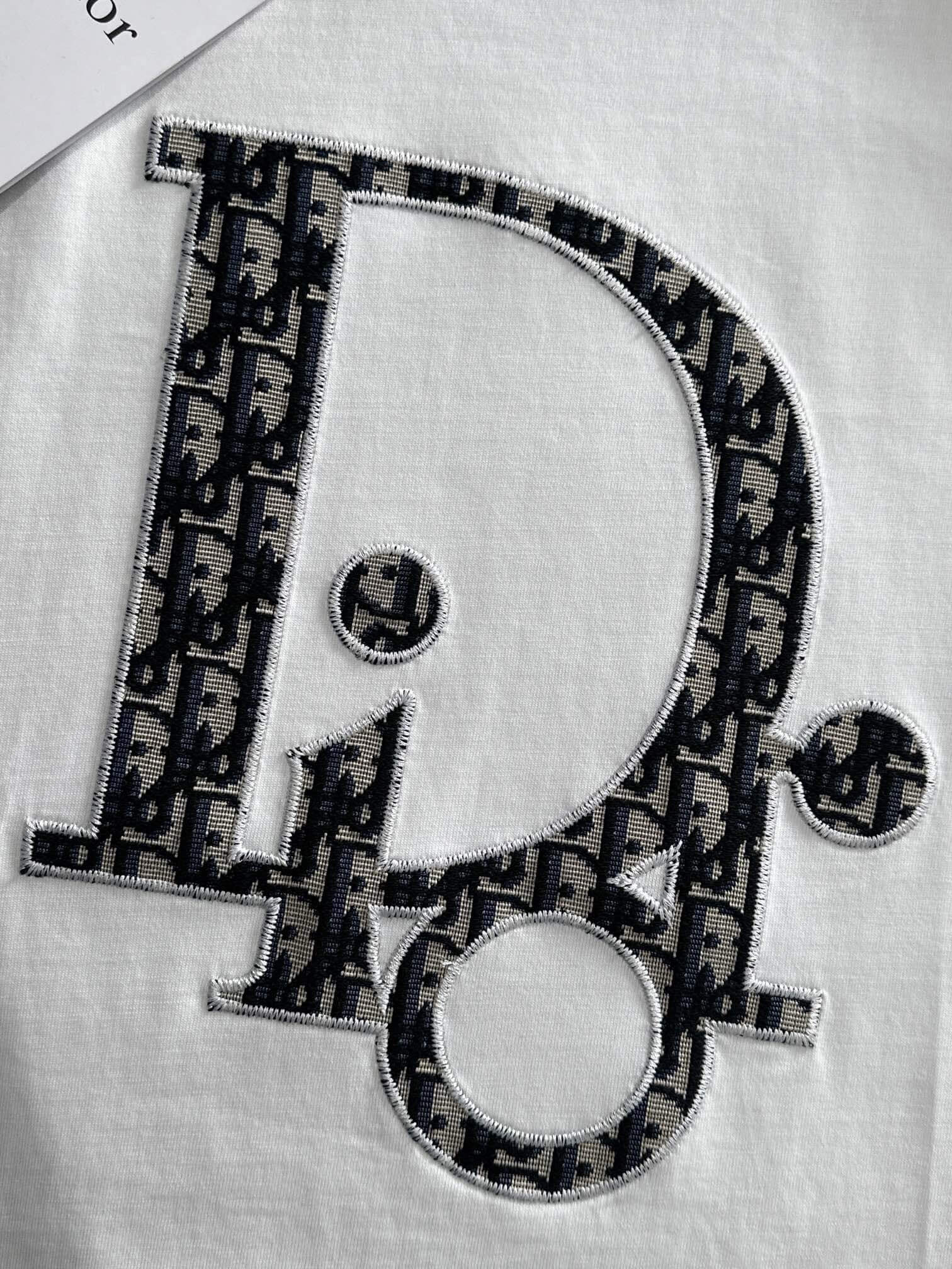 Classic Pattern Embroidery T Shirt