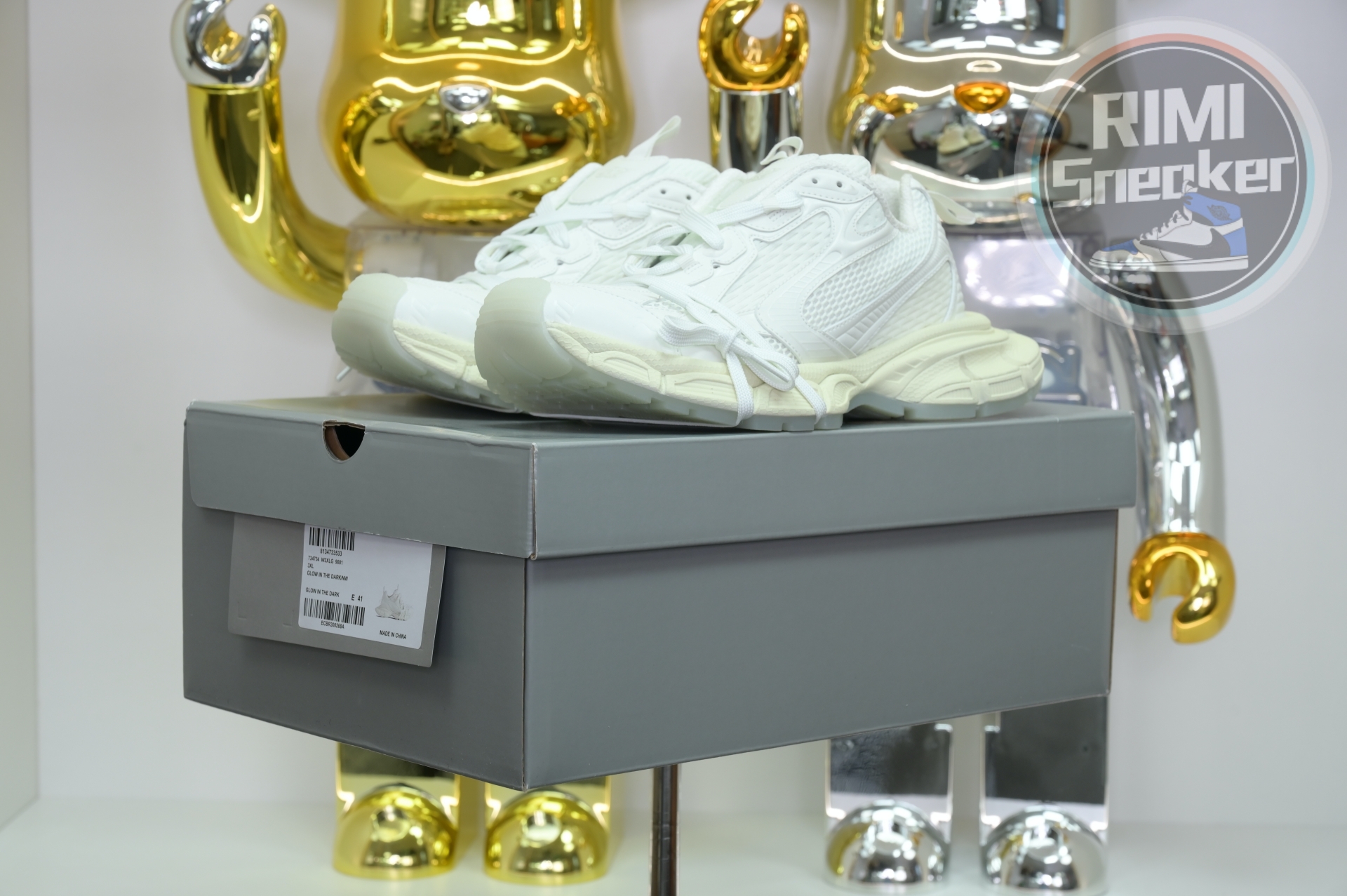 Balenciaga all sizes still in stock! Please contact customer service on iMessage/WhatsApp to purchase! BLGA 3XL