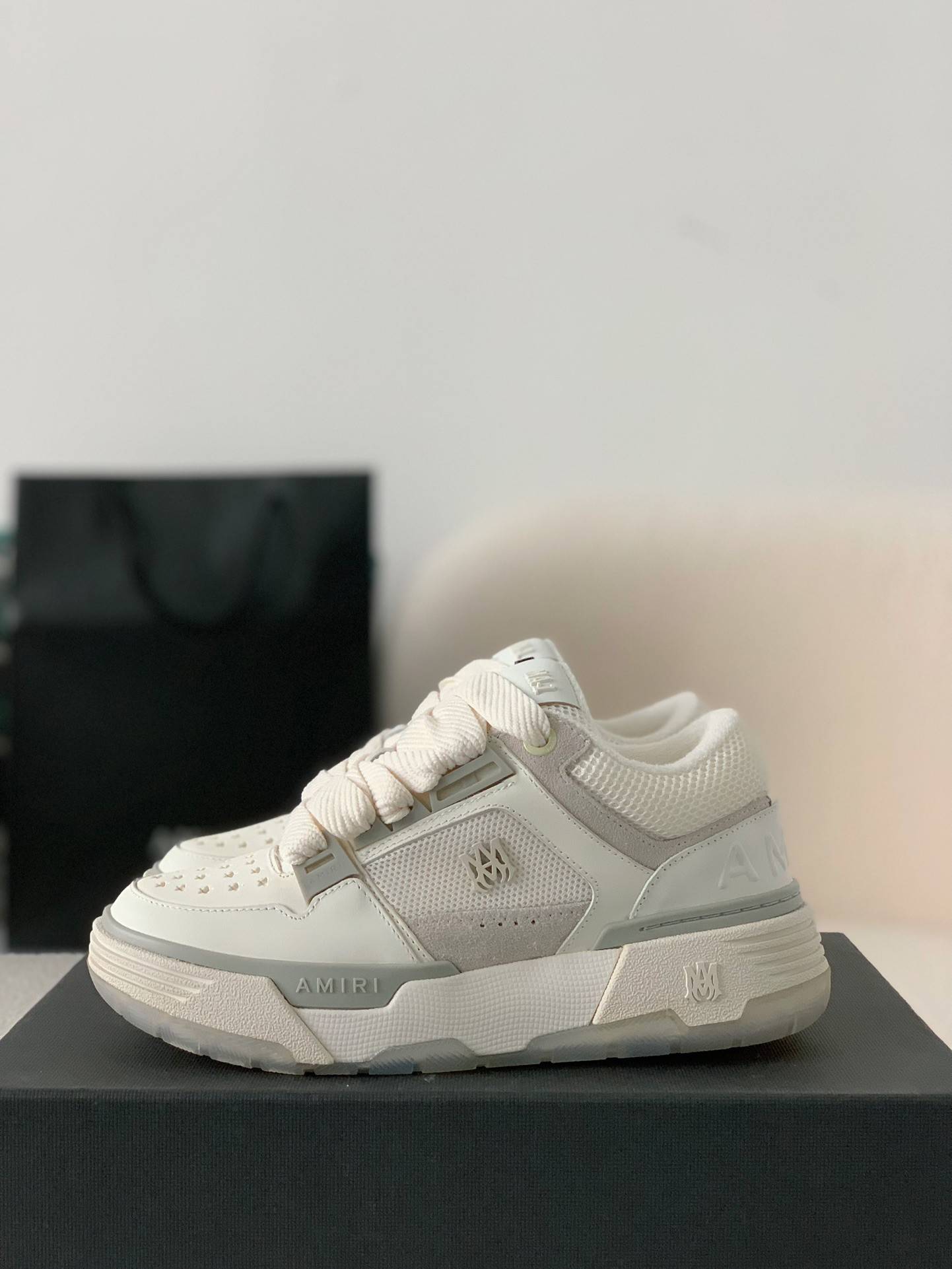 A*RI Sneakers