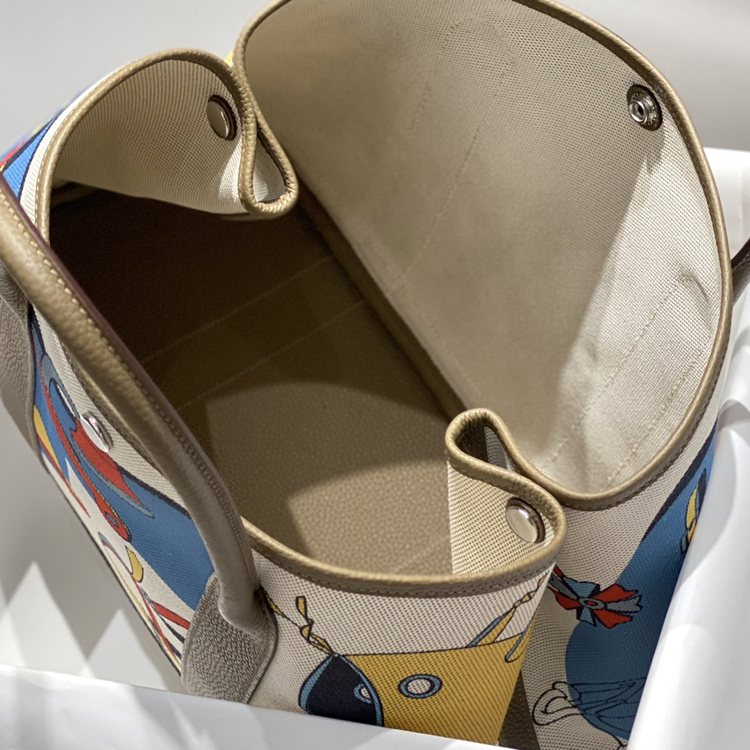 Hermes painted graffiti French fjord imported original cowhide wax thread sewing master craft painted canvas 36*30cm