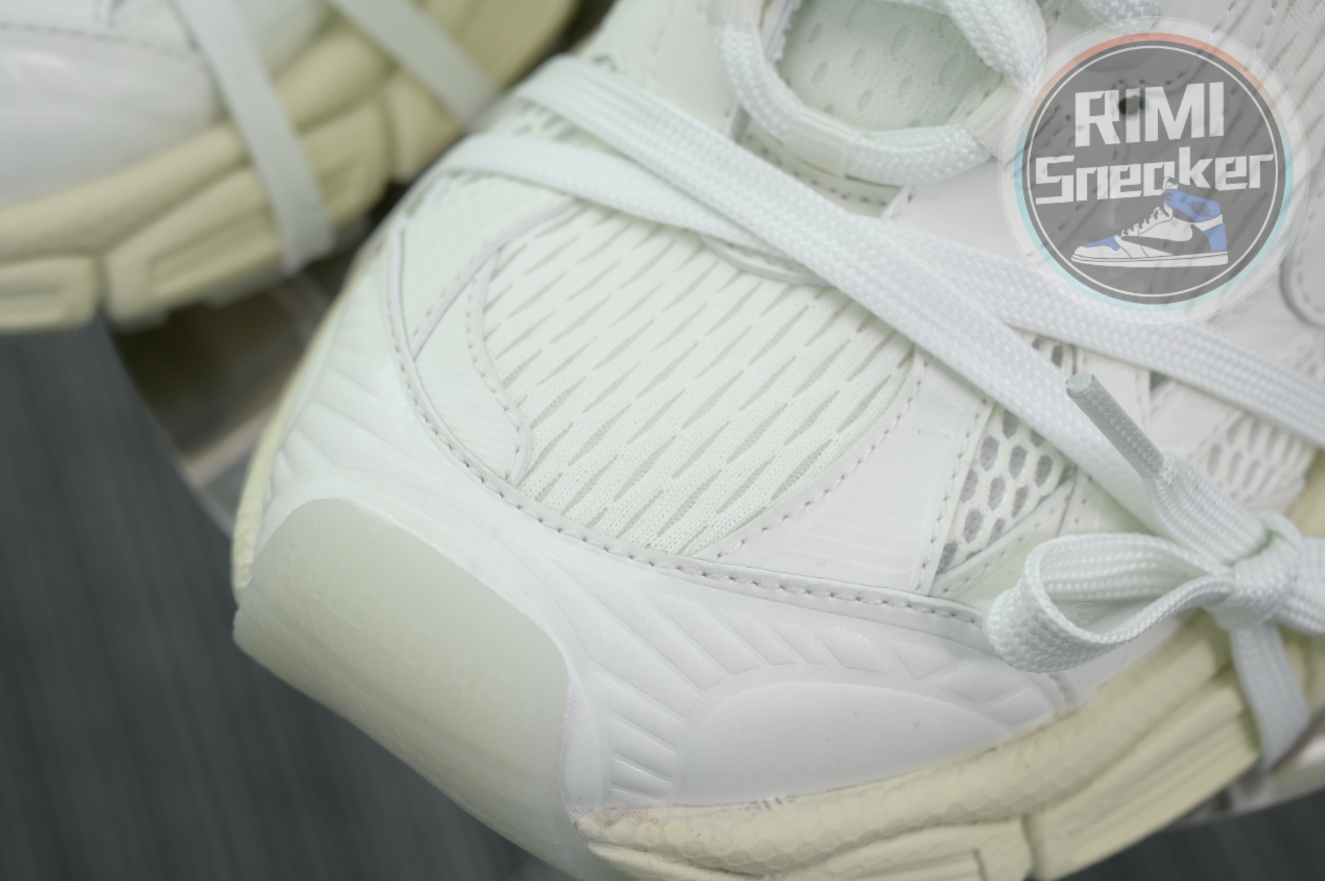 Balenciaga all sizes still in stock! Please contact customer service on iMessage/WhatsApp to purchase! BLGA 3XL