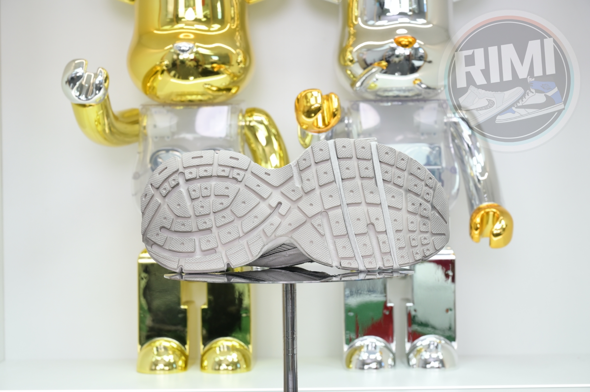 Balenciaga all sizes still in stock! Please contact customer service on iMessage/WhatsApp to purchase! BLGA 3XL