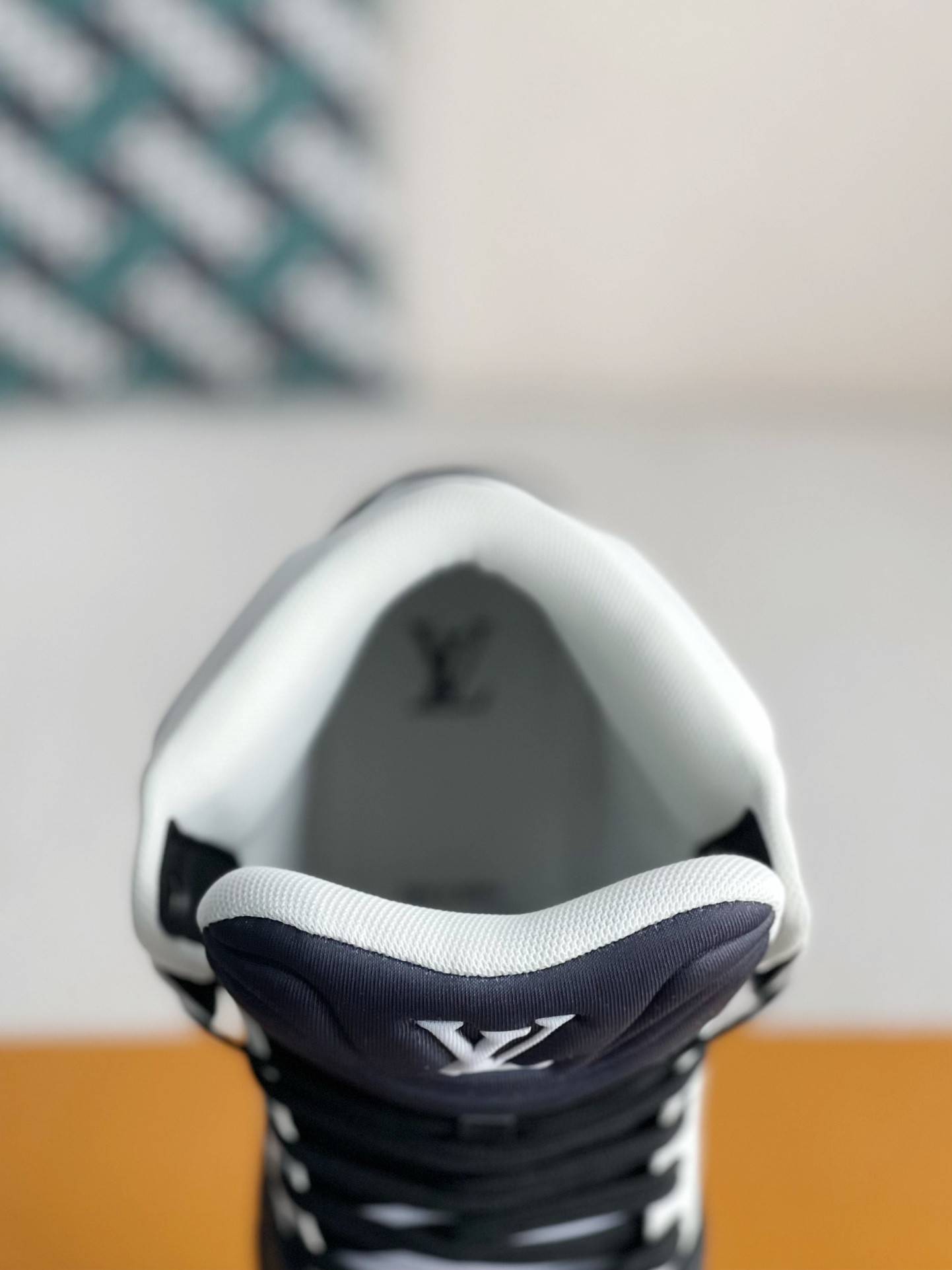 L*V TRAINER SNEAKERS