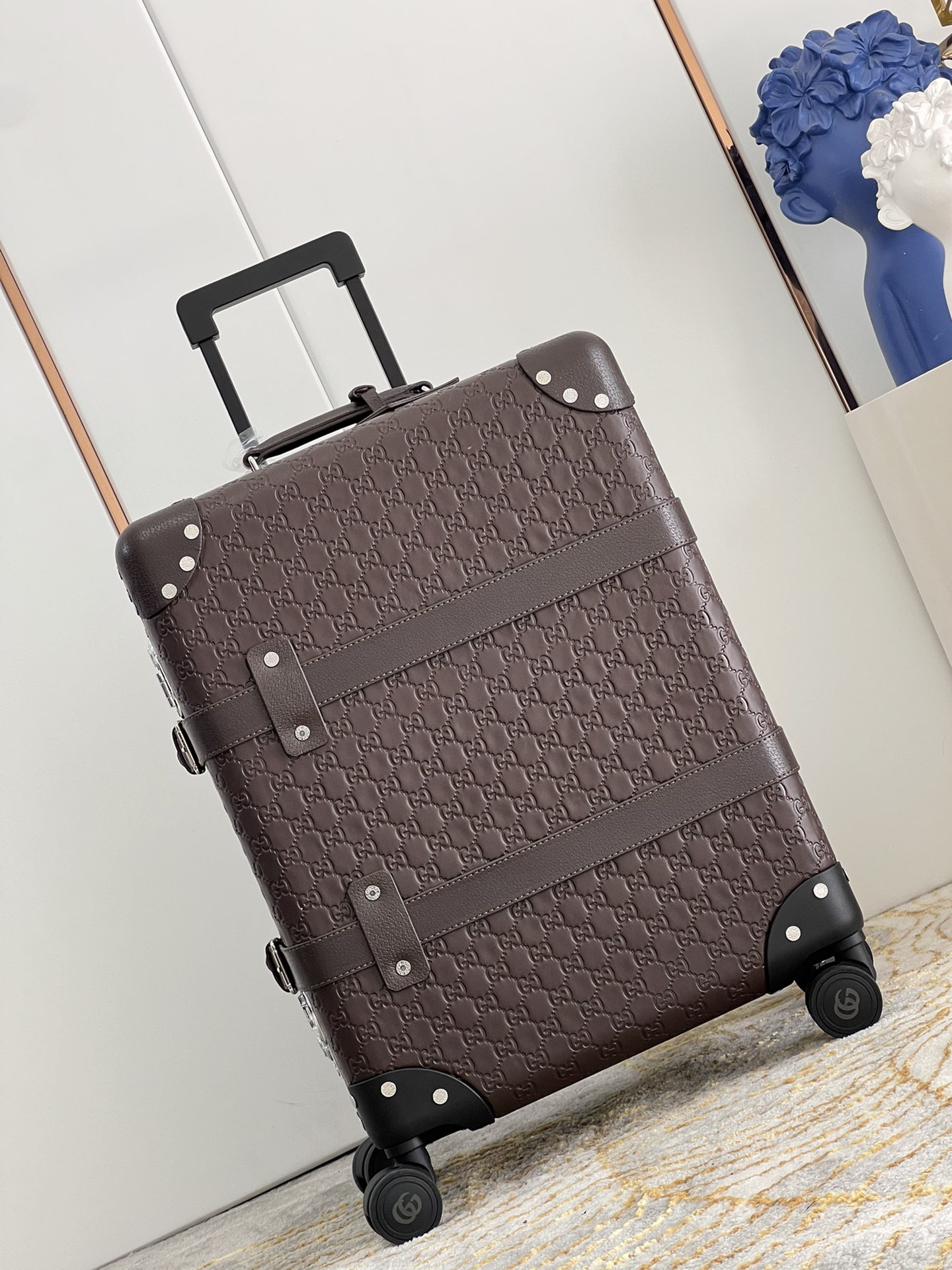 G*u*i suitcase/trolley case f906 retro size 20 inches
