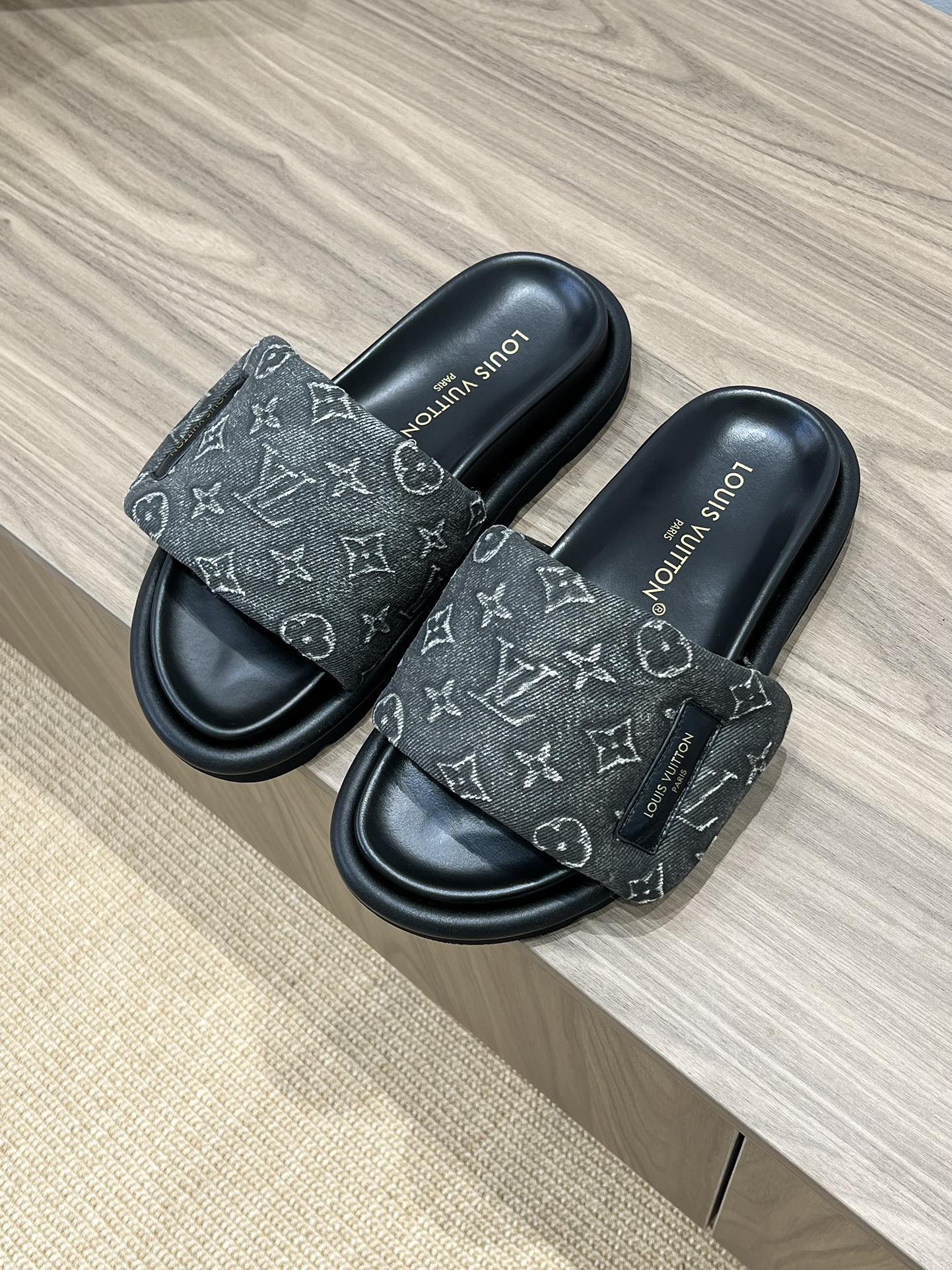 L*V Pool Pillow Flat Comfort