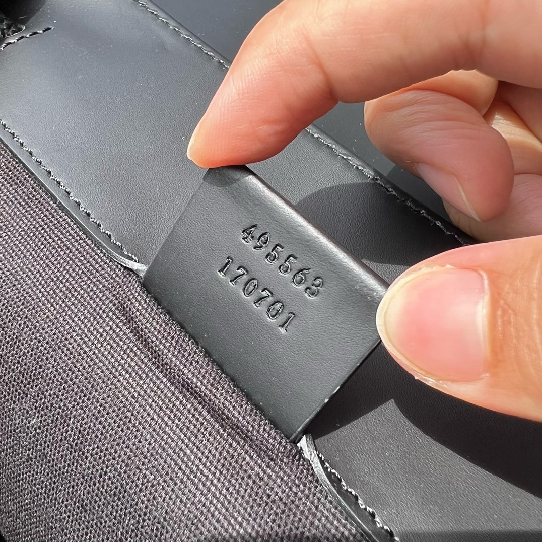 G*u*i backpack model: 495563. size: 34*42*16cm