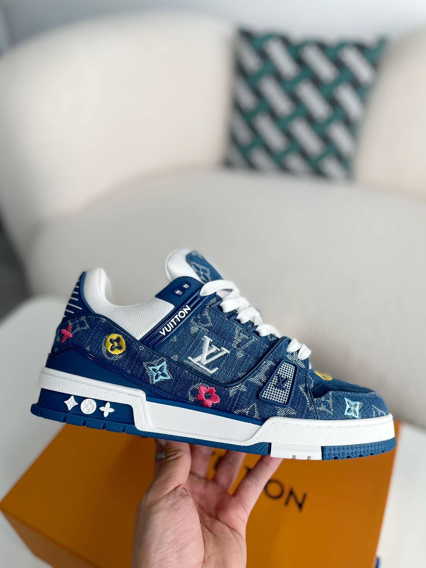 L*V TRAINER SNEAKERS