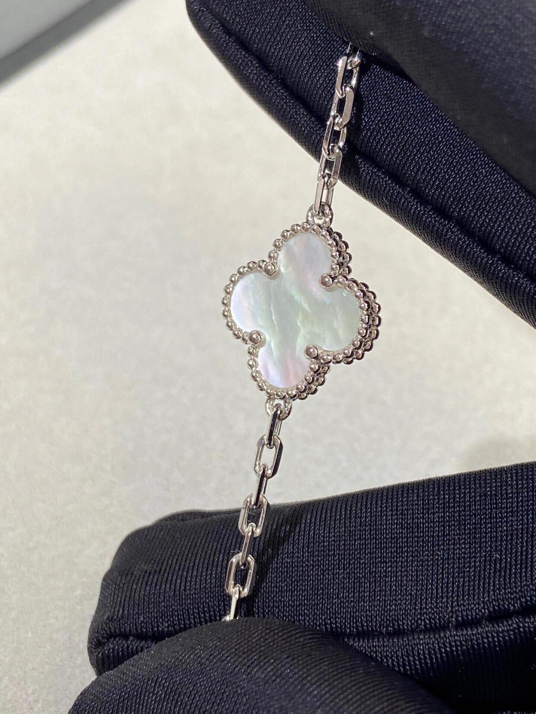 Vca Vintage Alhambra Pendant