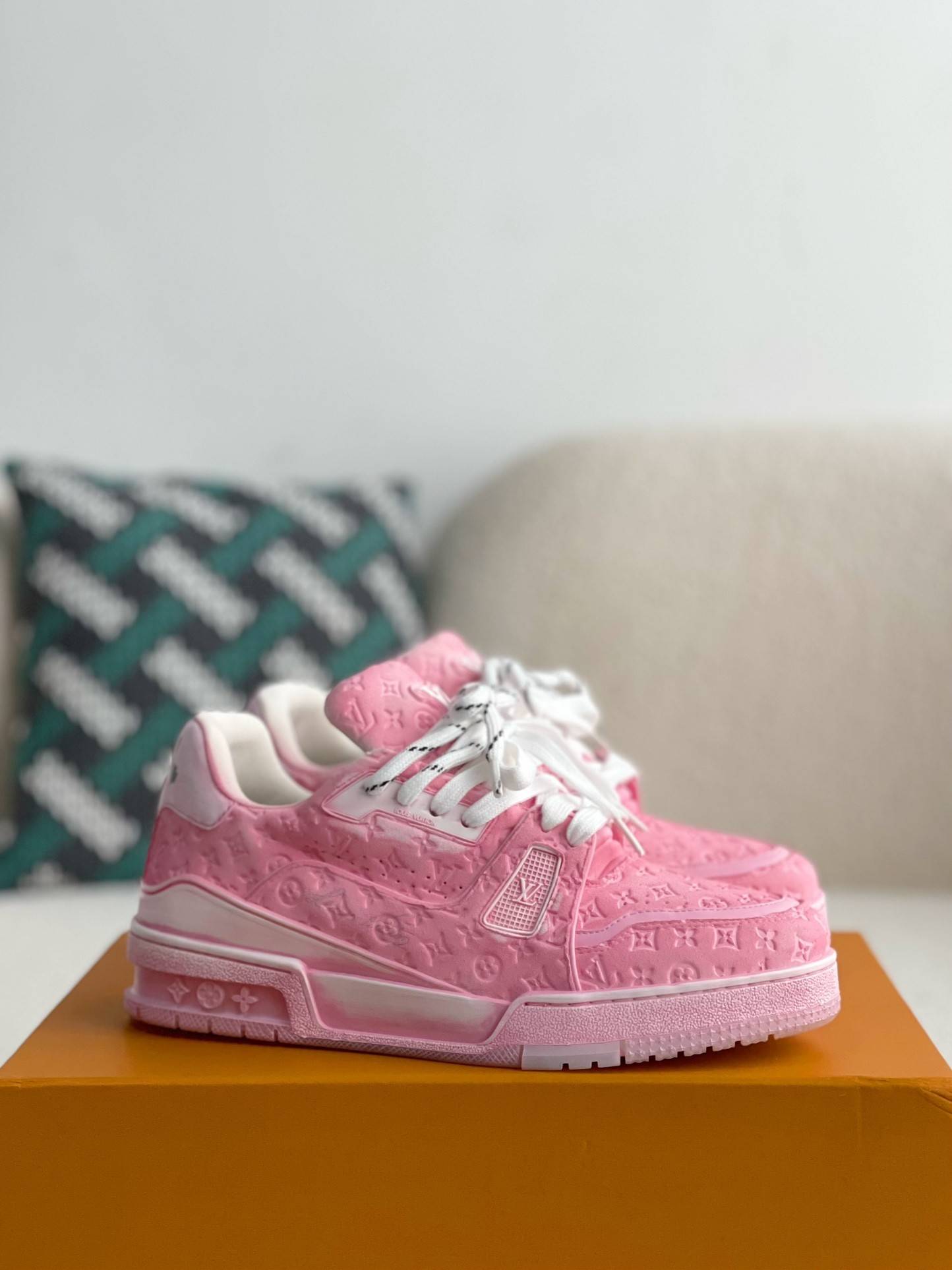 L*V TRAINER SNEAKERS