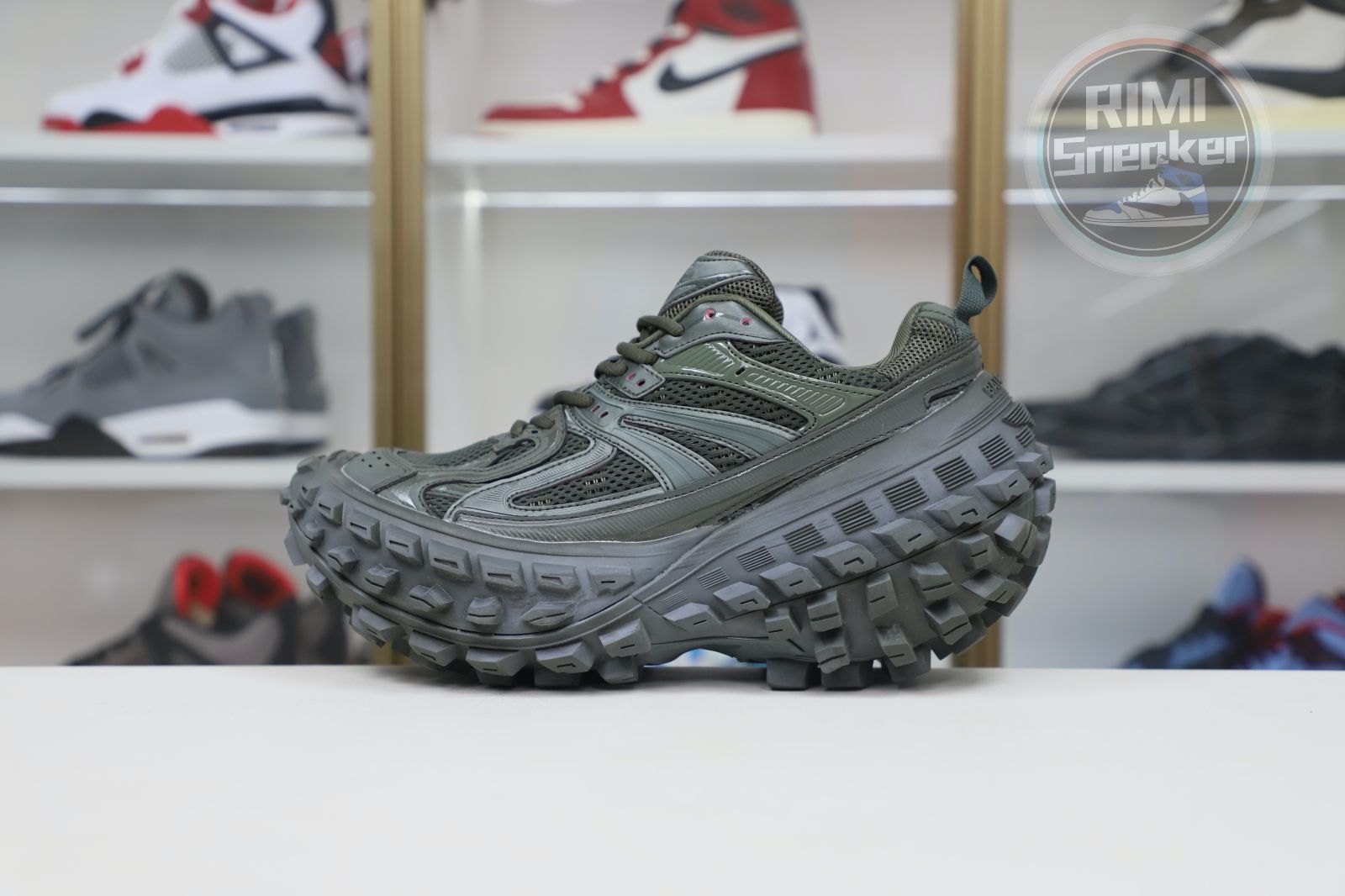 Balenciaga  BLGA  Defender