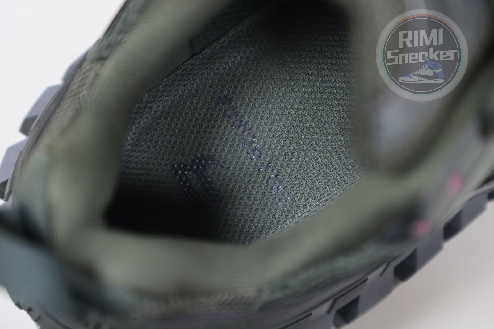 Balenciaga  BLGA  Defender