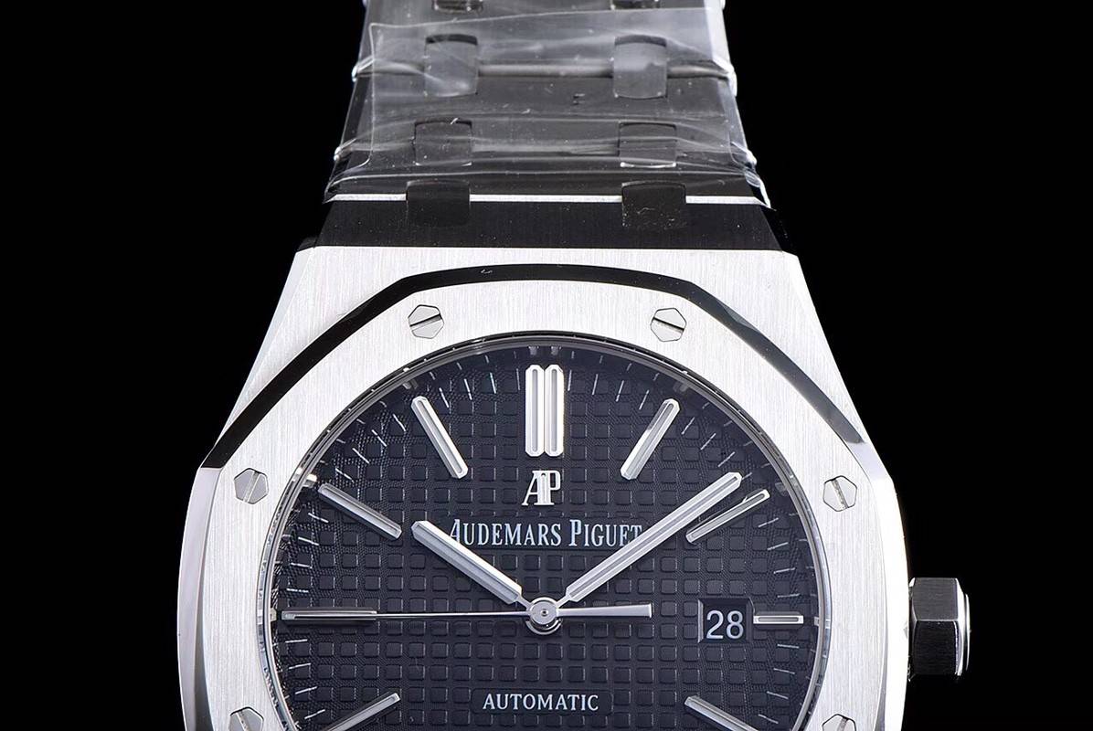 Audemars Piguet Royal Oak 15400 Series Men
