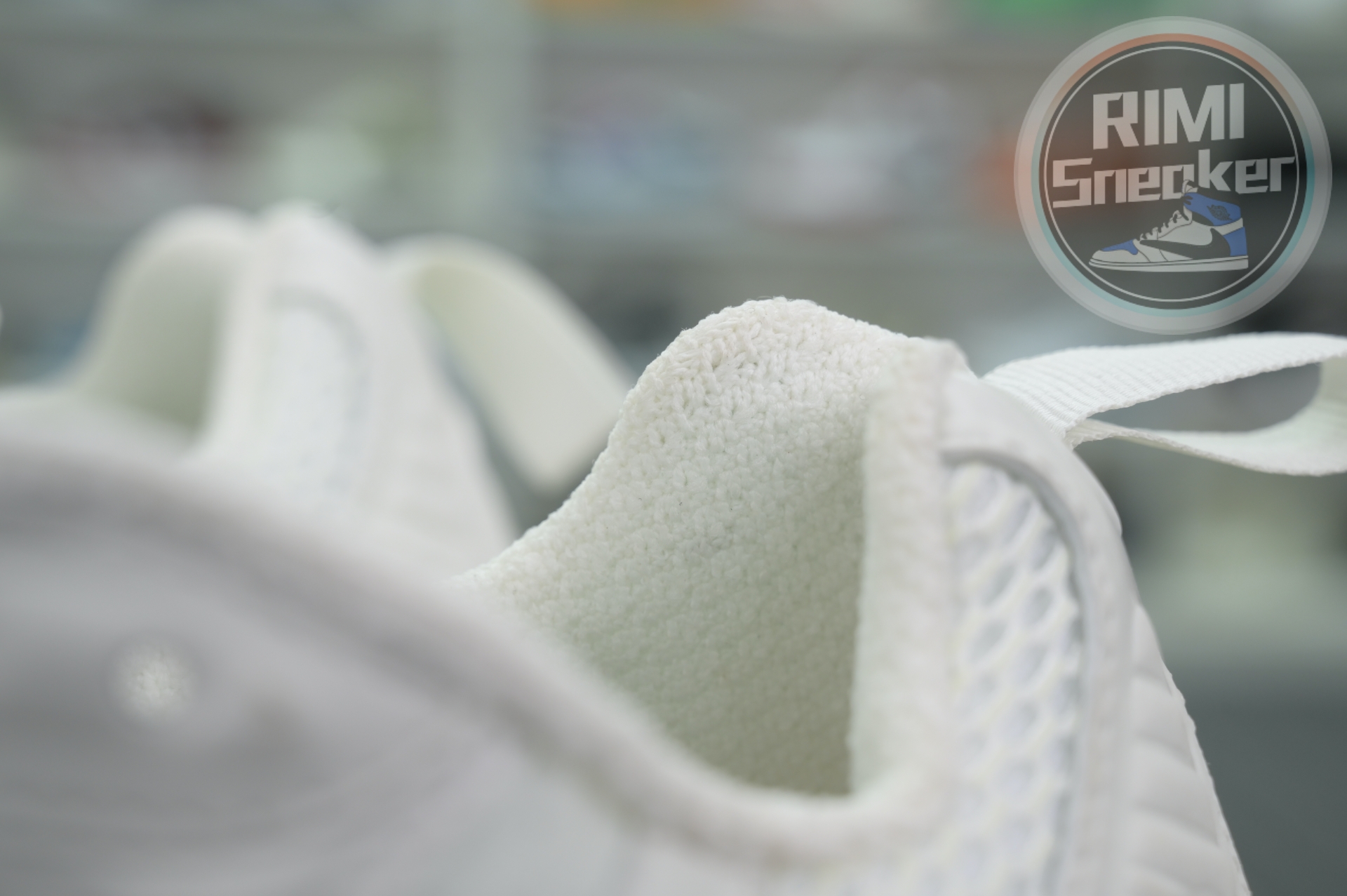 Balenciaga all sizes still in stock! Please contact customer service on iMessage/WhatsApp to purchase! BLGA 3XL