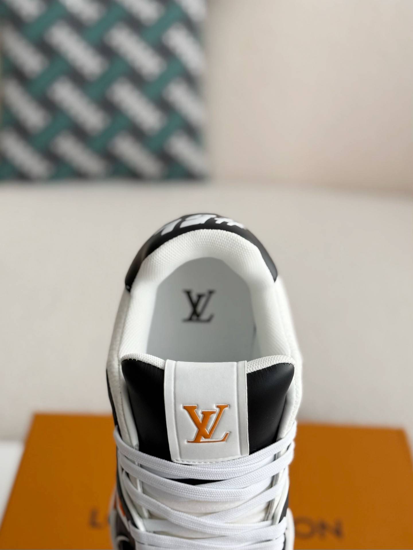 L*V TRAINER SNEAKERS