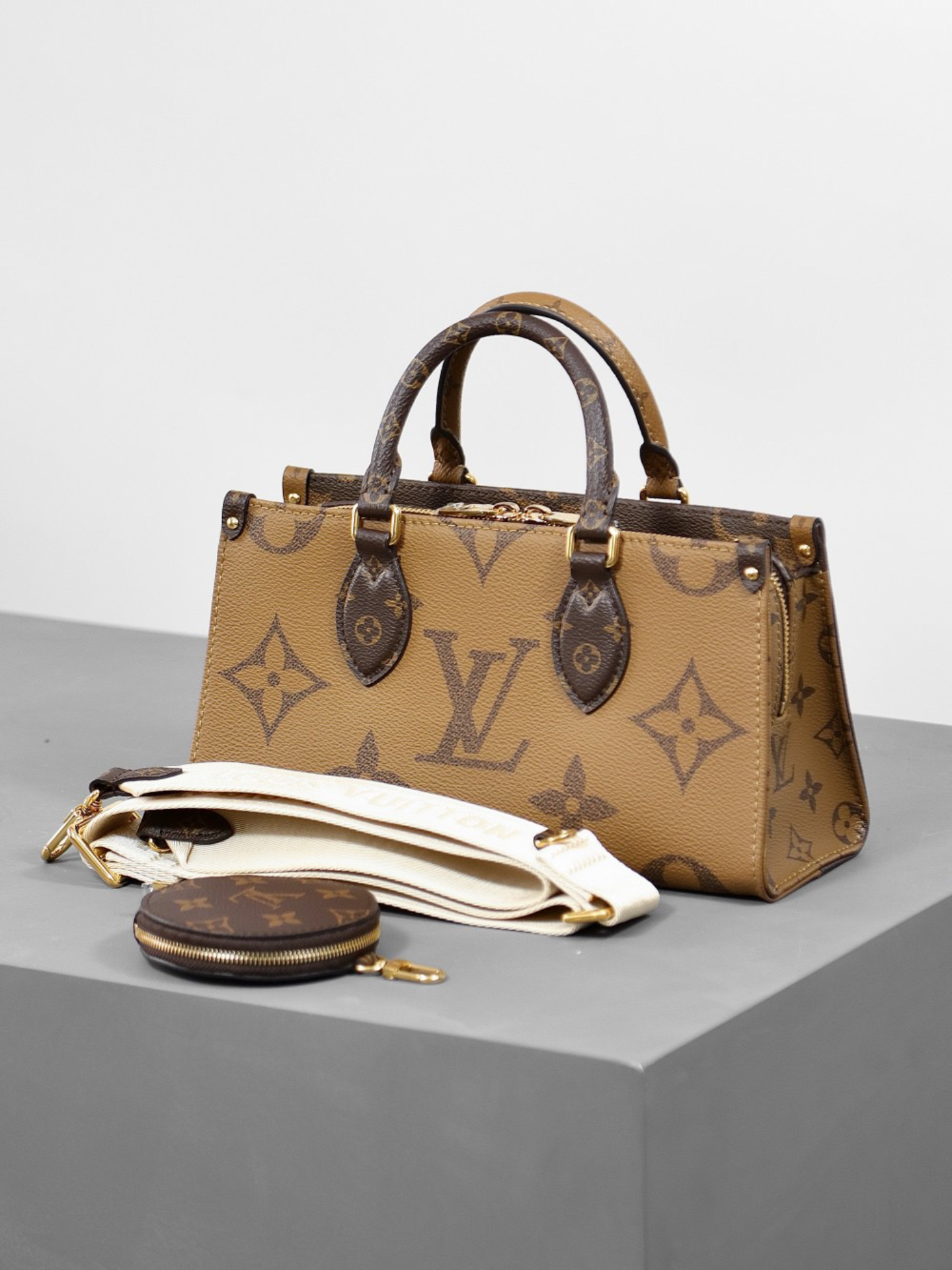 L*V''s Seasonal New ONTHEGO Horizontal Handbag M46653 Top Quality Size: 25 * 13 * 10cm