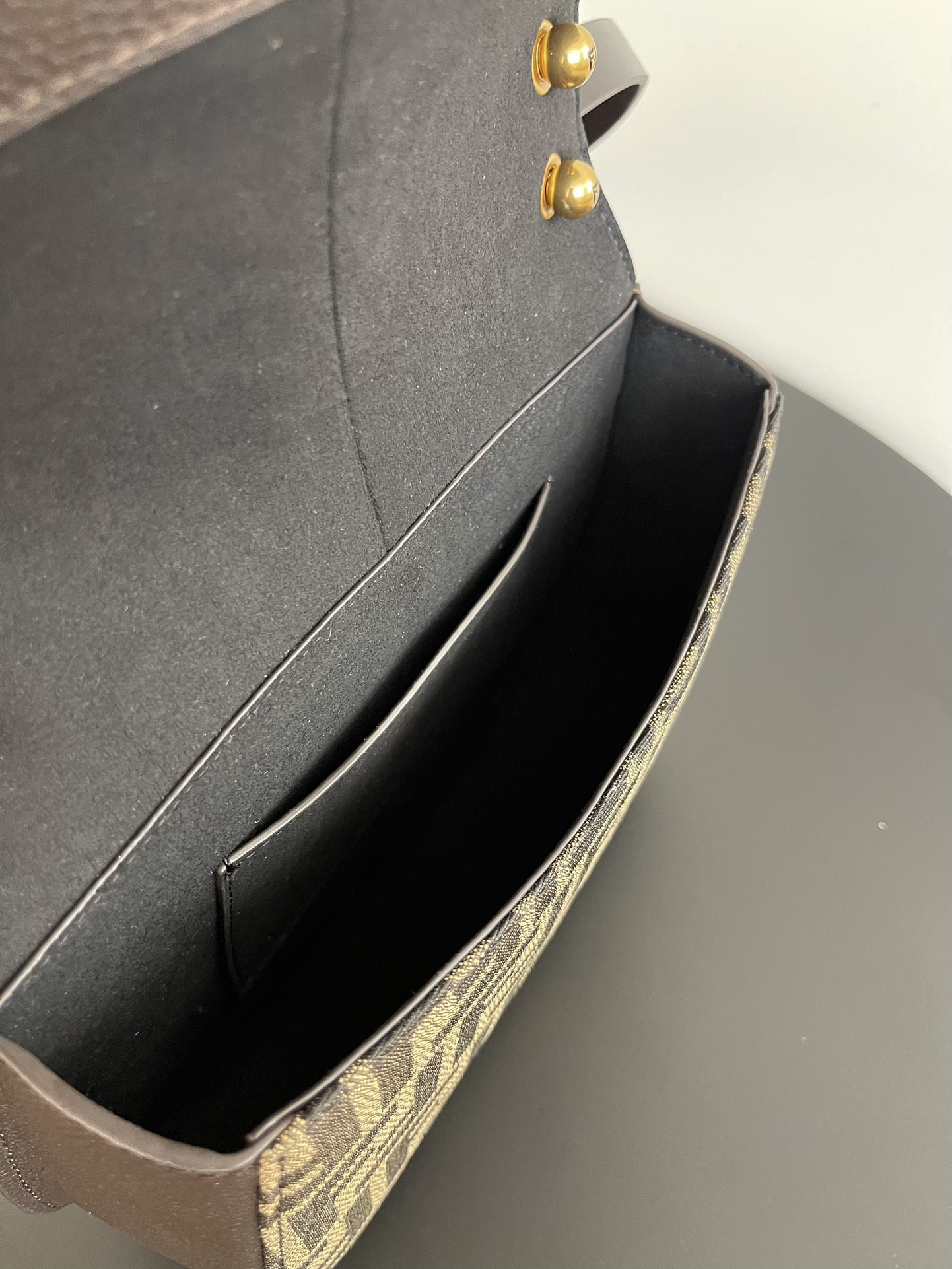 Fendi medium old flower retro classic bag saddle bag saddle bag size: 25x7x20