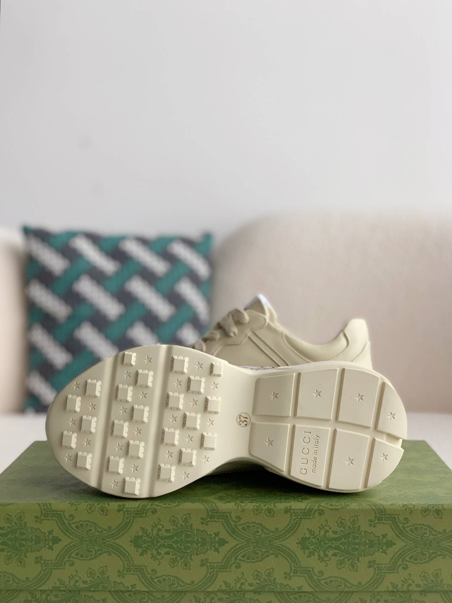 GU*IRetro Clunky Sneaker