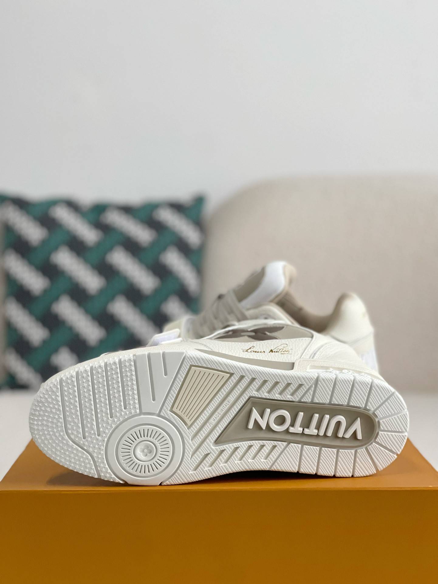 L*V TRAINER SNEAKERS