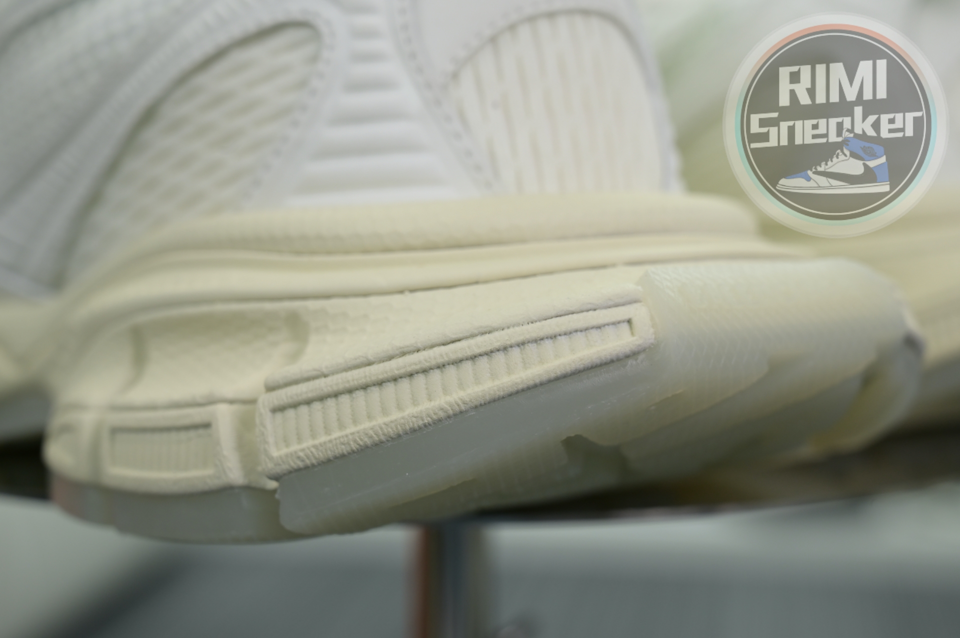 Balenciaga all sizes still in stock! Please contact customer service on iMessage/WhatsApp to purchase! BLGA 3XL