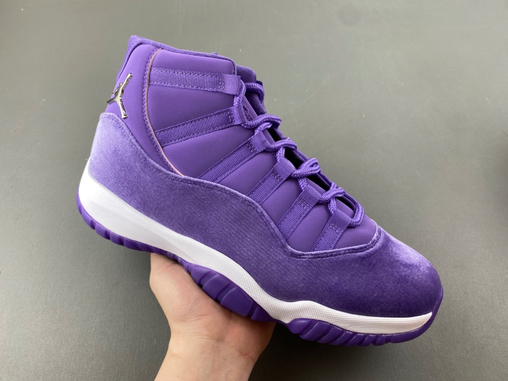 Air Jordan 11  CT8012-555