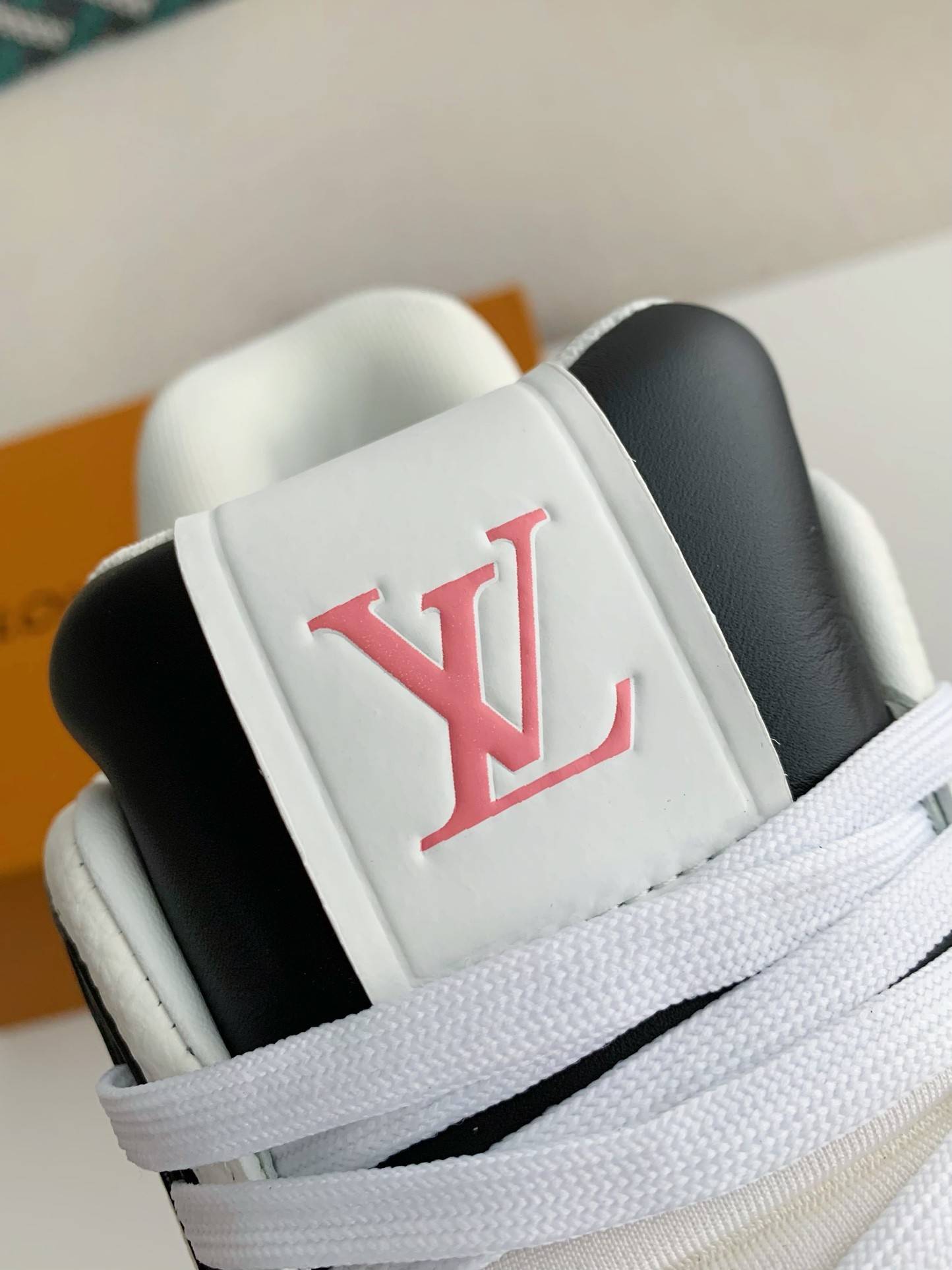 L*V TRAINER SNEAKERS