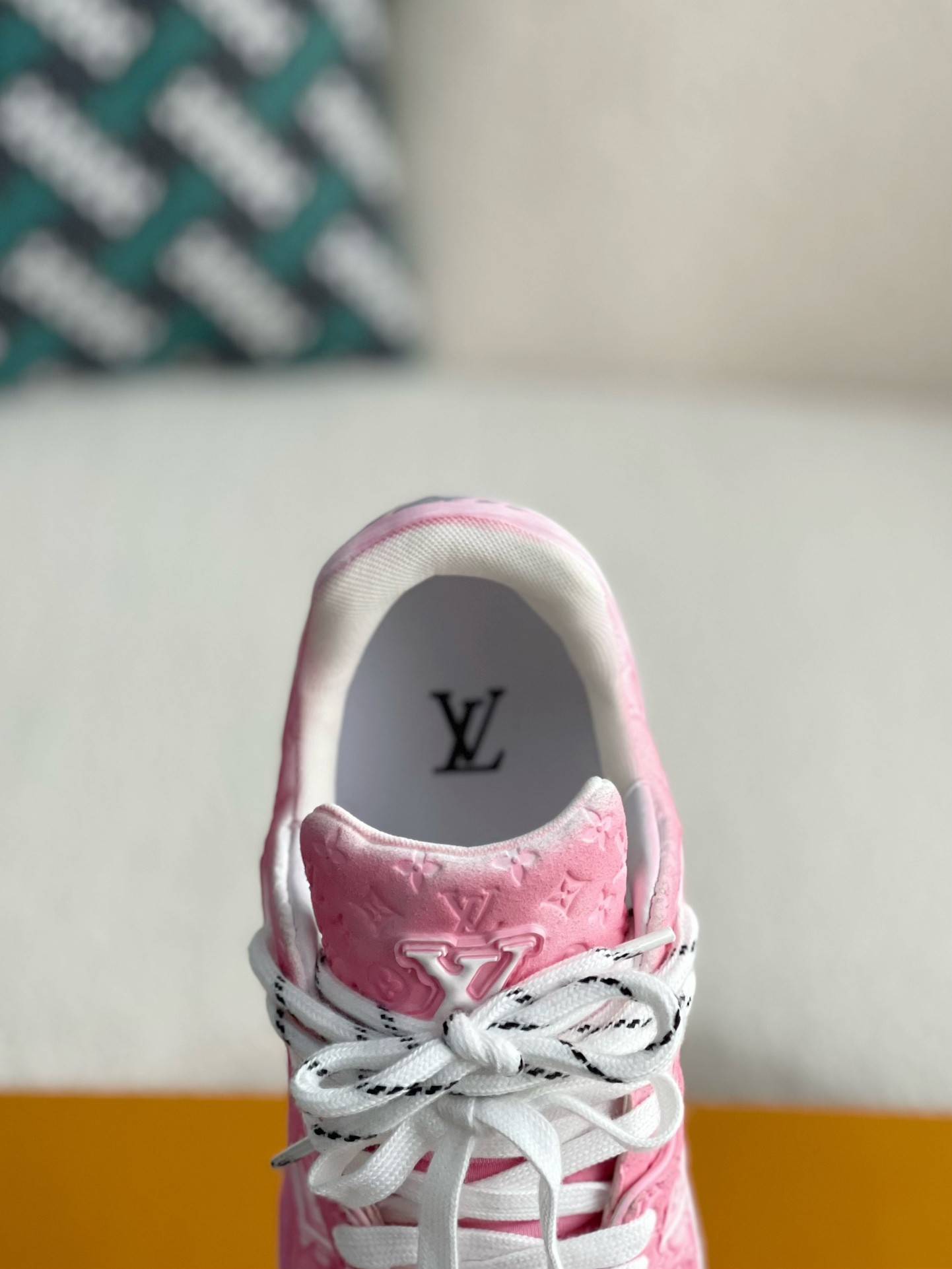L*V TRAINER SNEAKERS