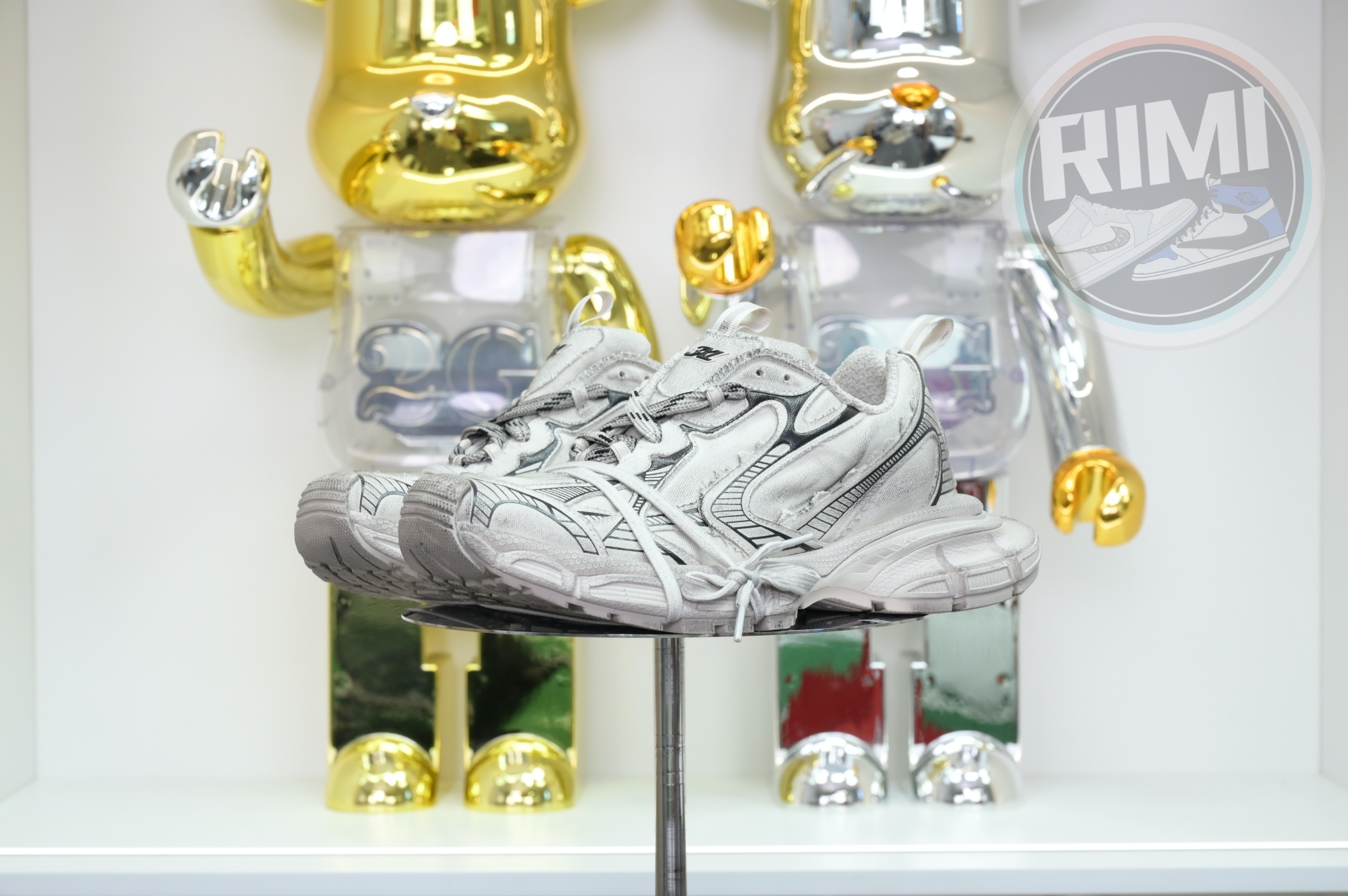 Balenciaga all sizes still in stock! Please contact customer service on iMessage/WhatsApp to purchase! BLGA 3XL