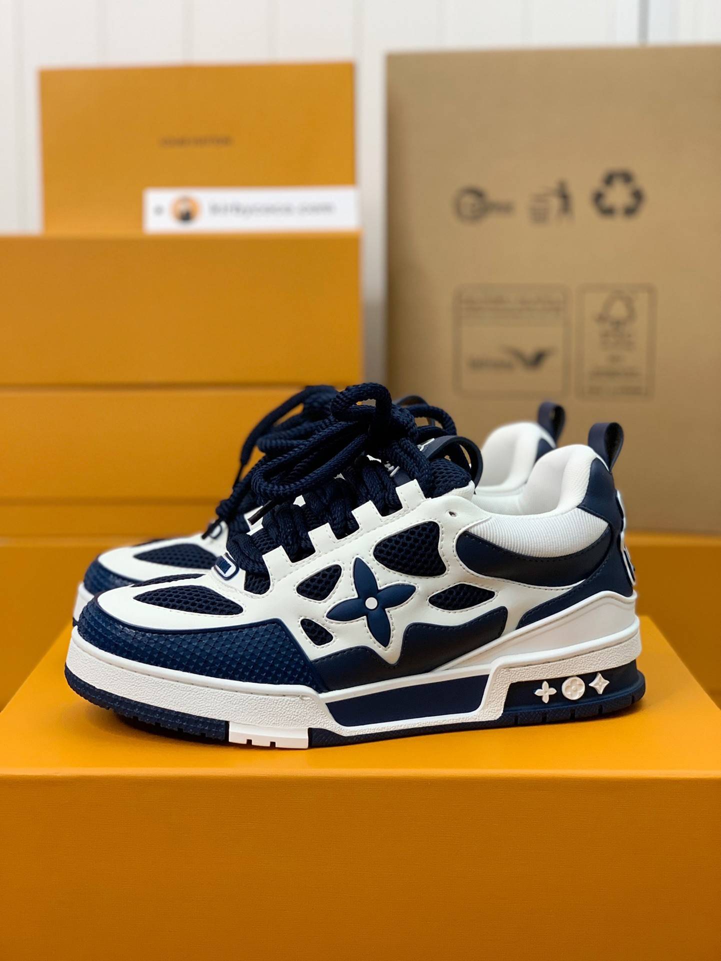 L*V  RUNNER TATIC  Sneakers