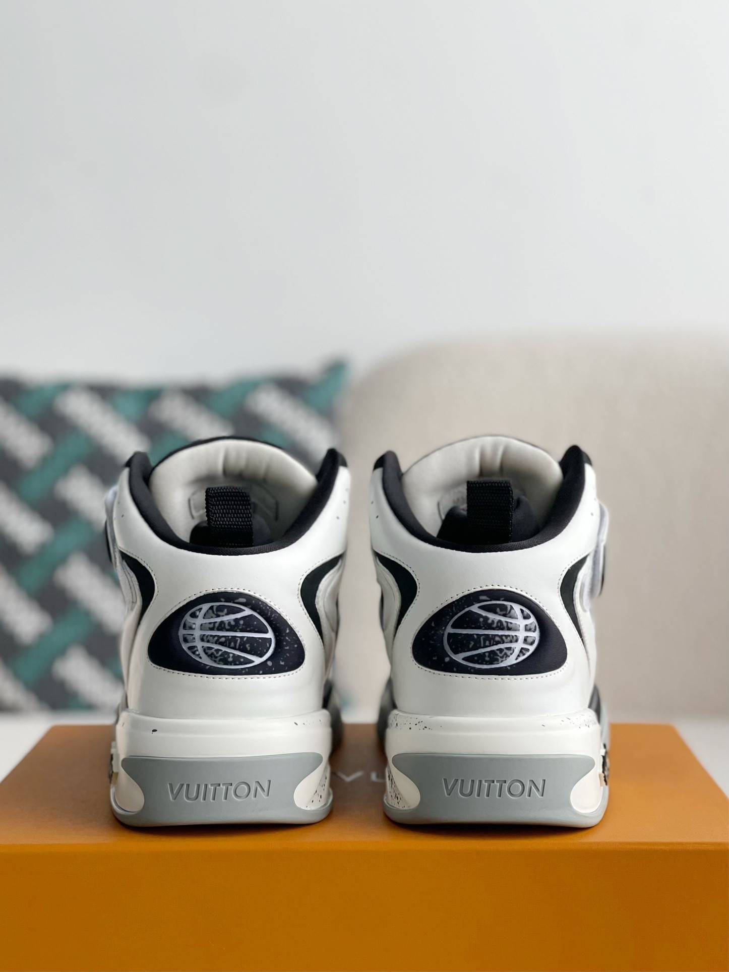 L*V Trainer Adjustable Mode Paste Sports Casual Shoes