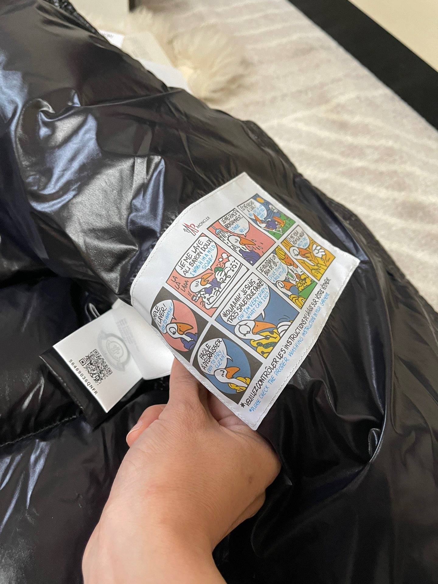 Moncler Men’s and woman’s Jacket (The chip can be scanned)