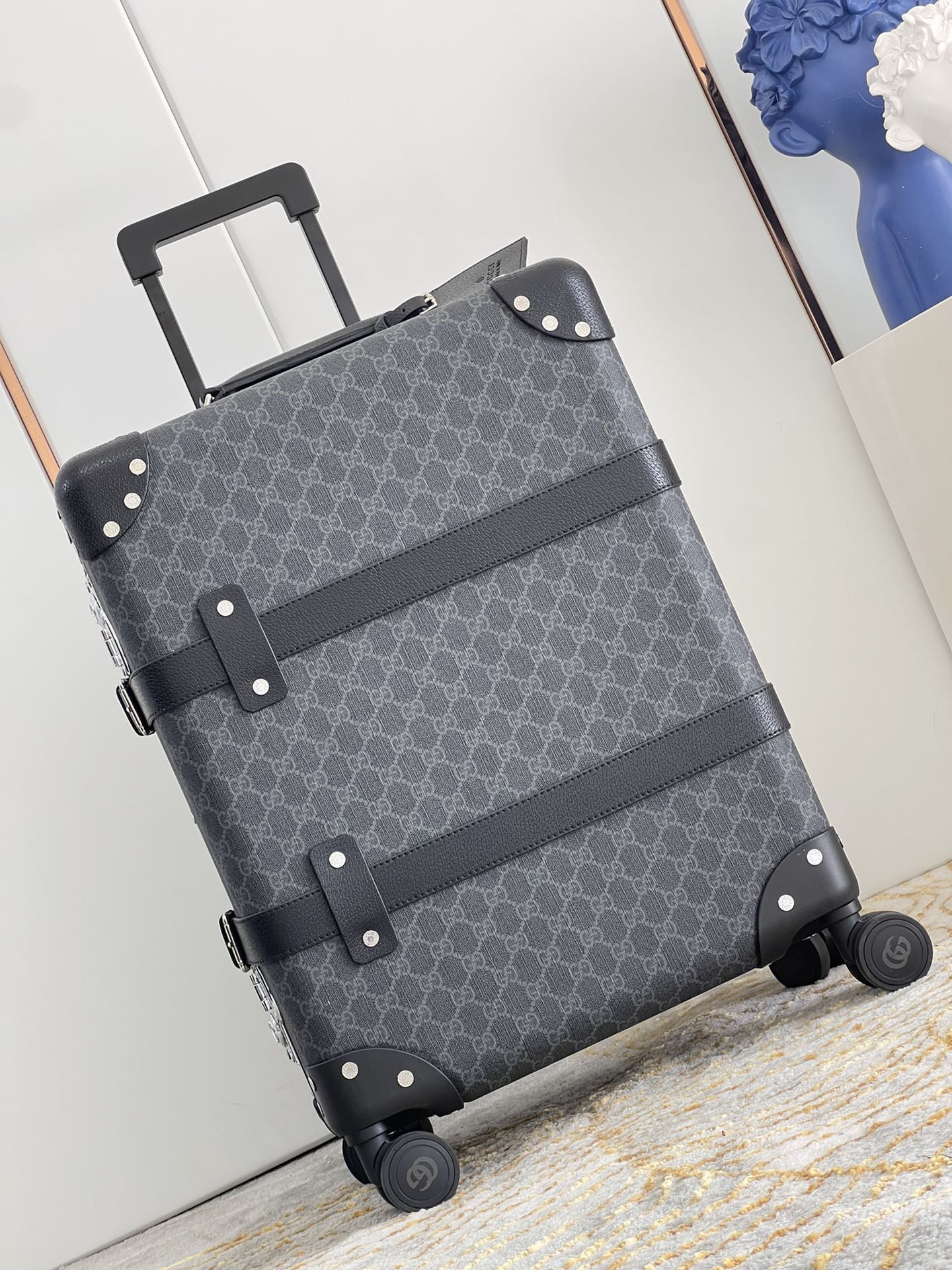 G*u*i suitcase/trolley case f902 retro size 20 inches