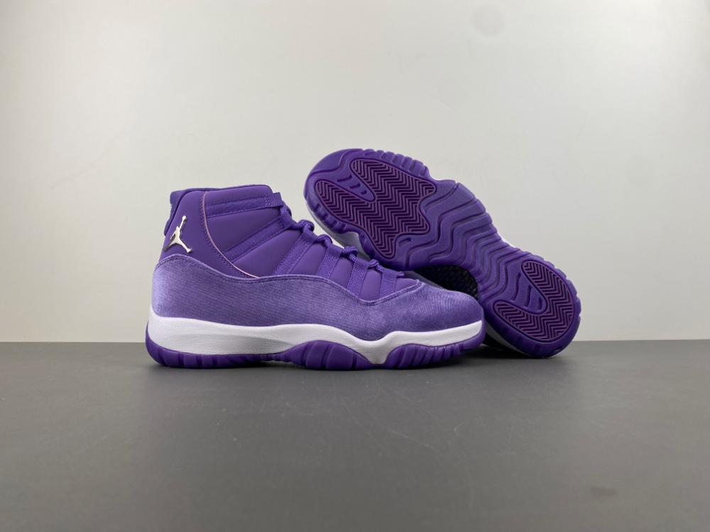 Air Jordan 11  CT8012-555