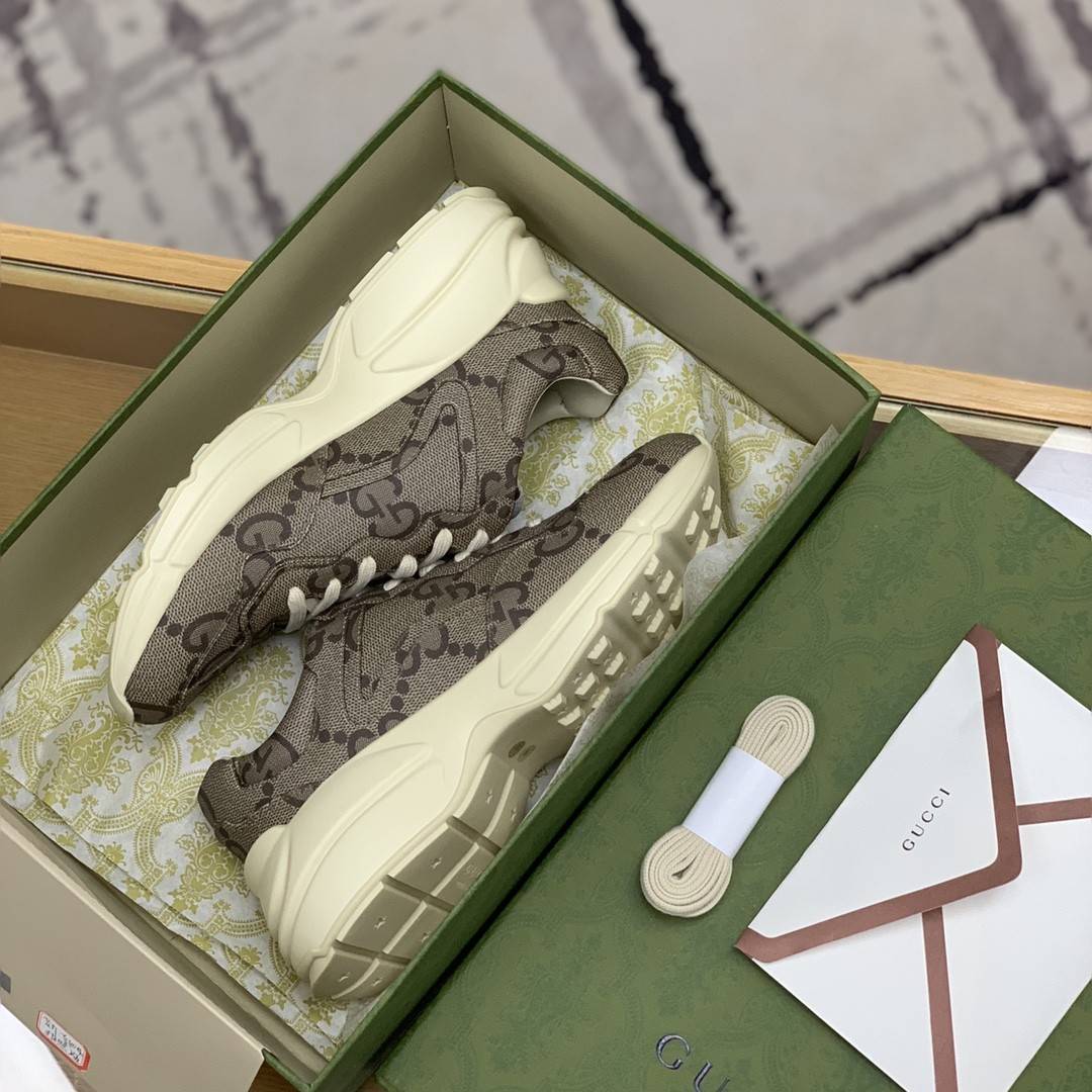 GU*IRetro Clunky Sneaker