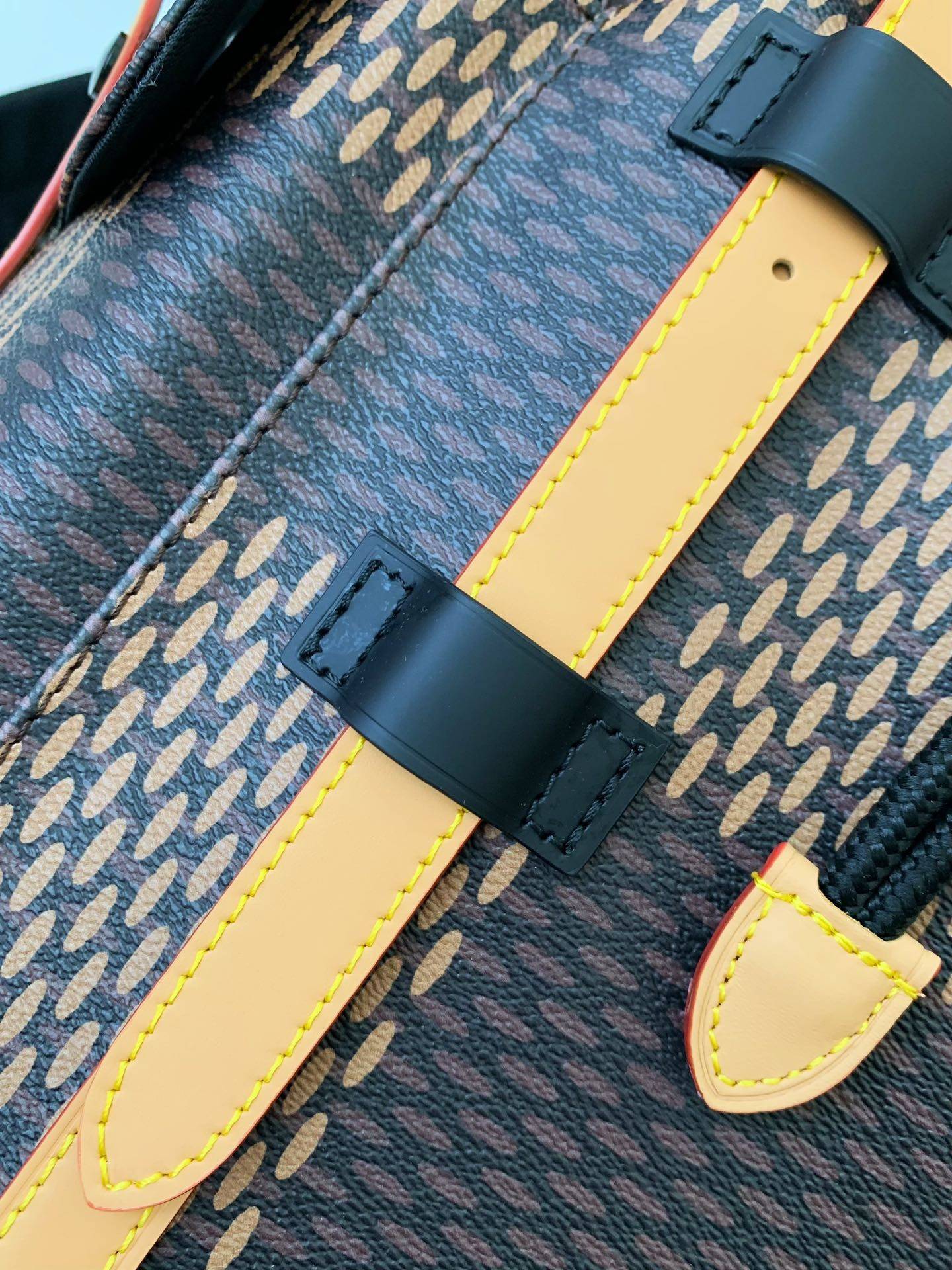 L*V Medium-sized men’s matching colored backpack  M40350  Size：38*44*21cm