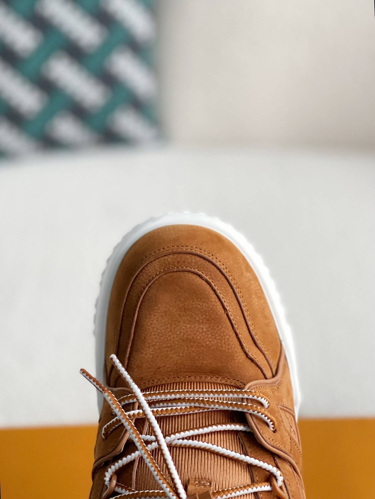 L*V TRAINER SNEAKERS