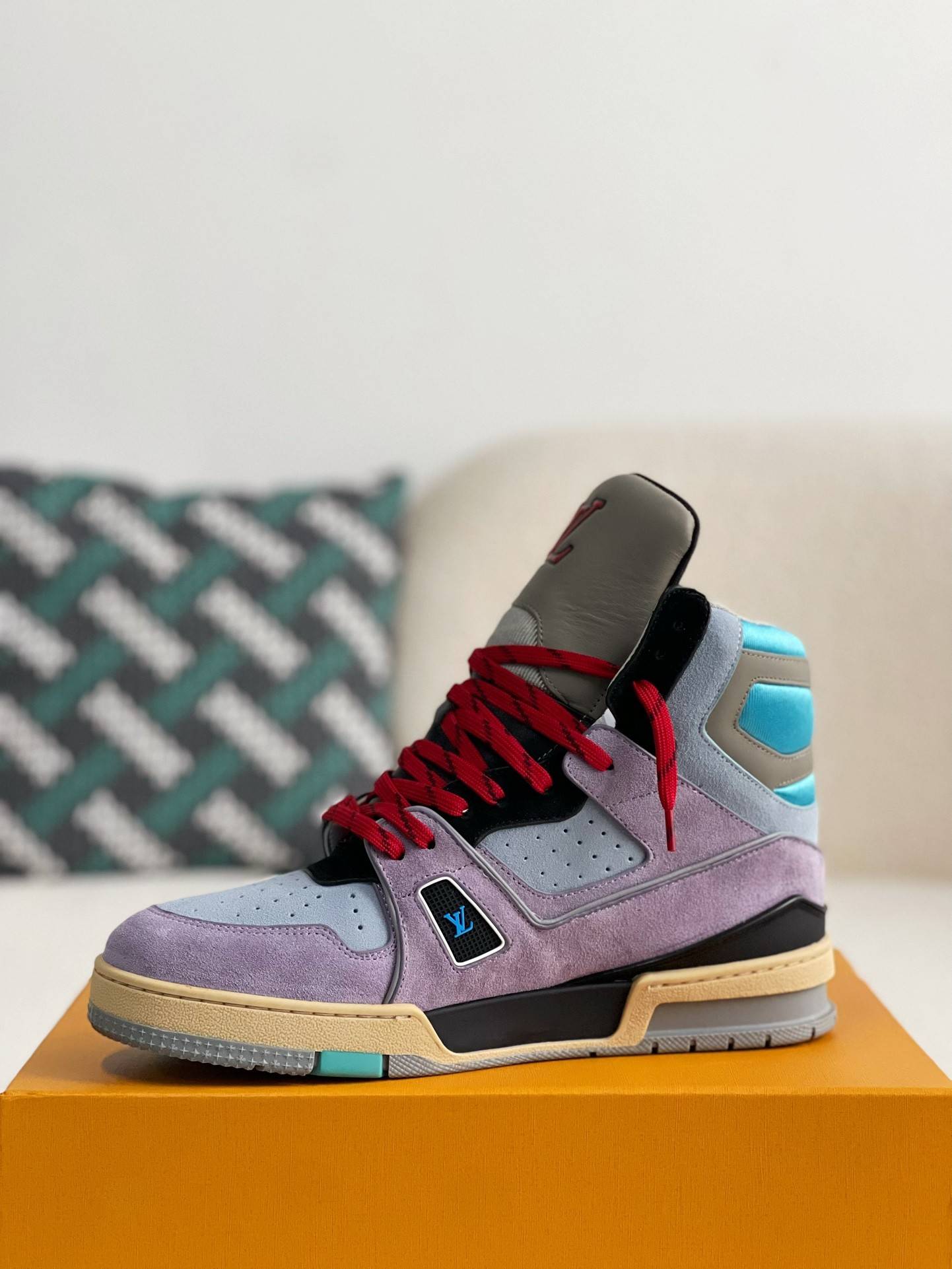 L*V TRAINER SNEAKERS