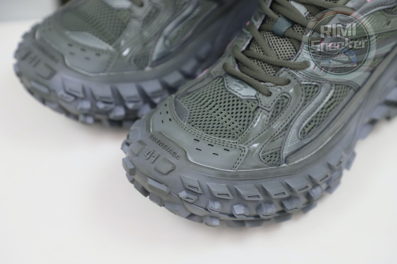 Balenciaga  BLGA  Defender