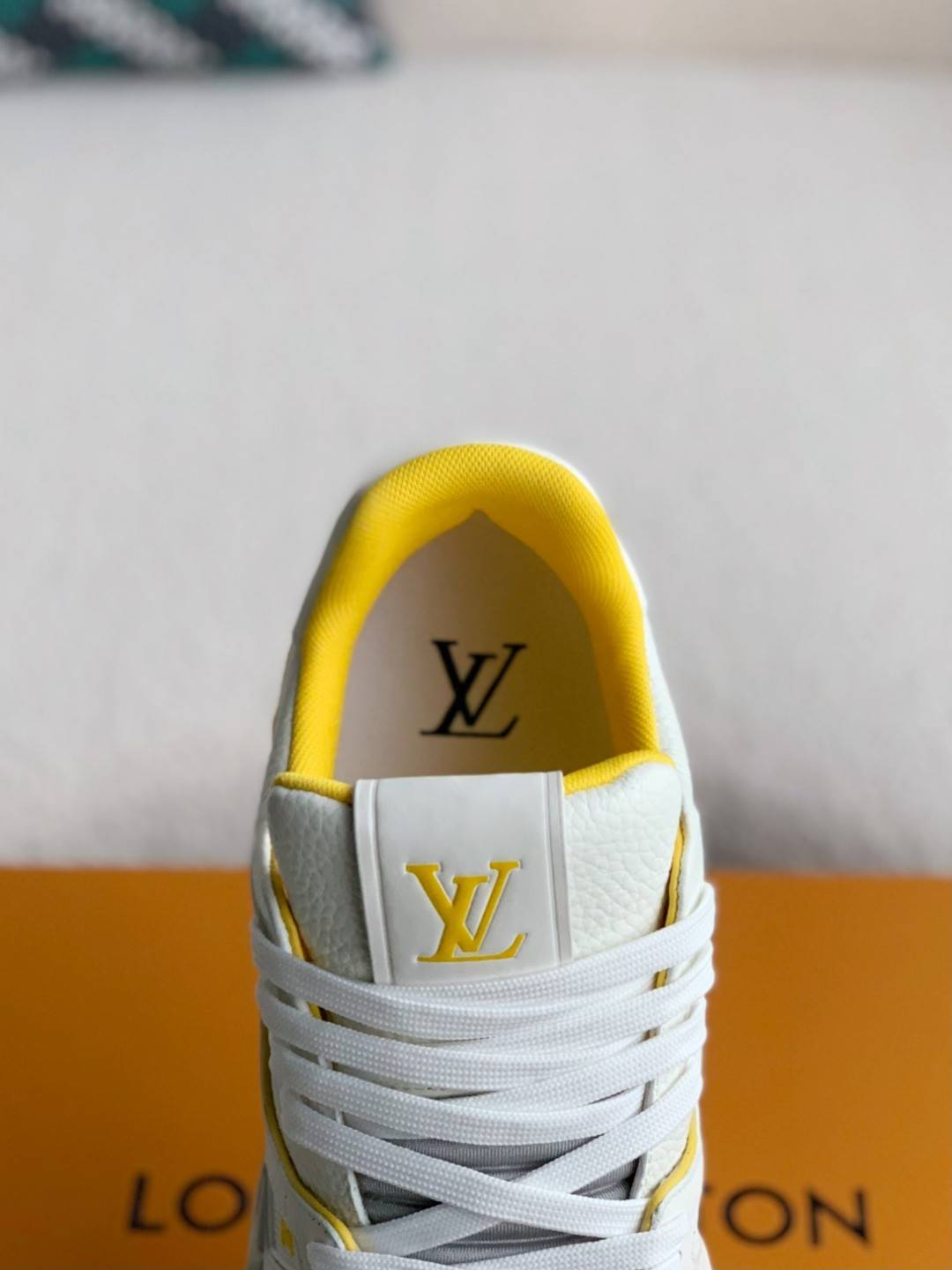 L*V TRAINER Sneakers