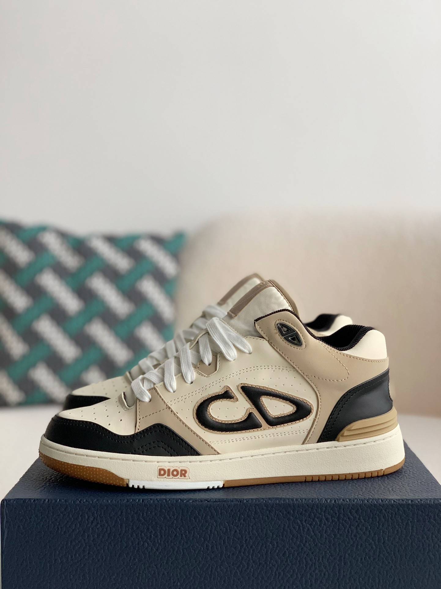 D*OR B57 New Sneaker