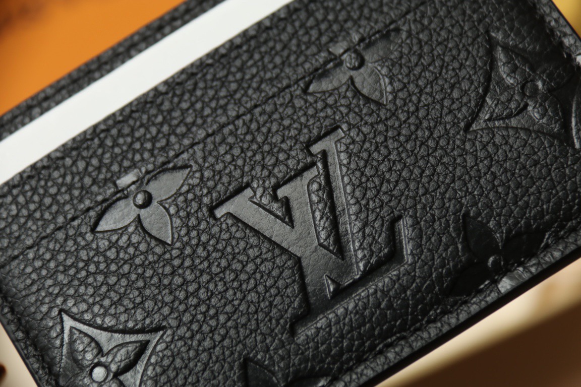 L*V Monnogram Unplant M82132