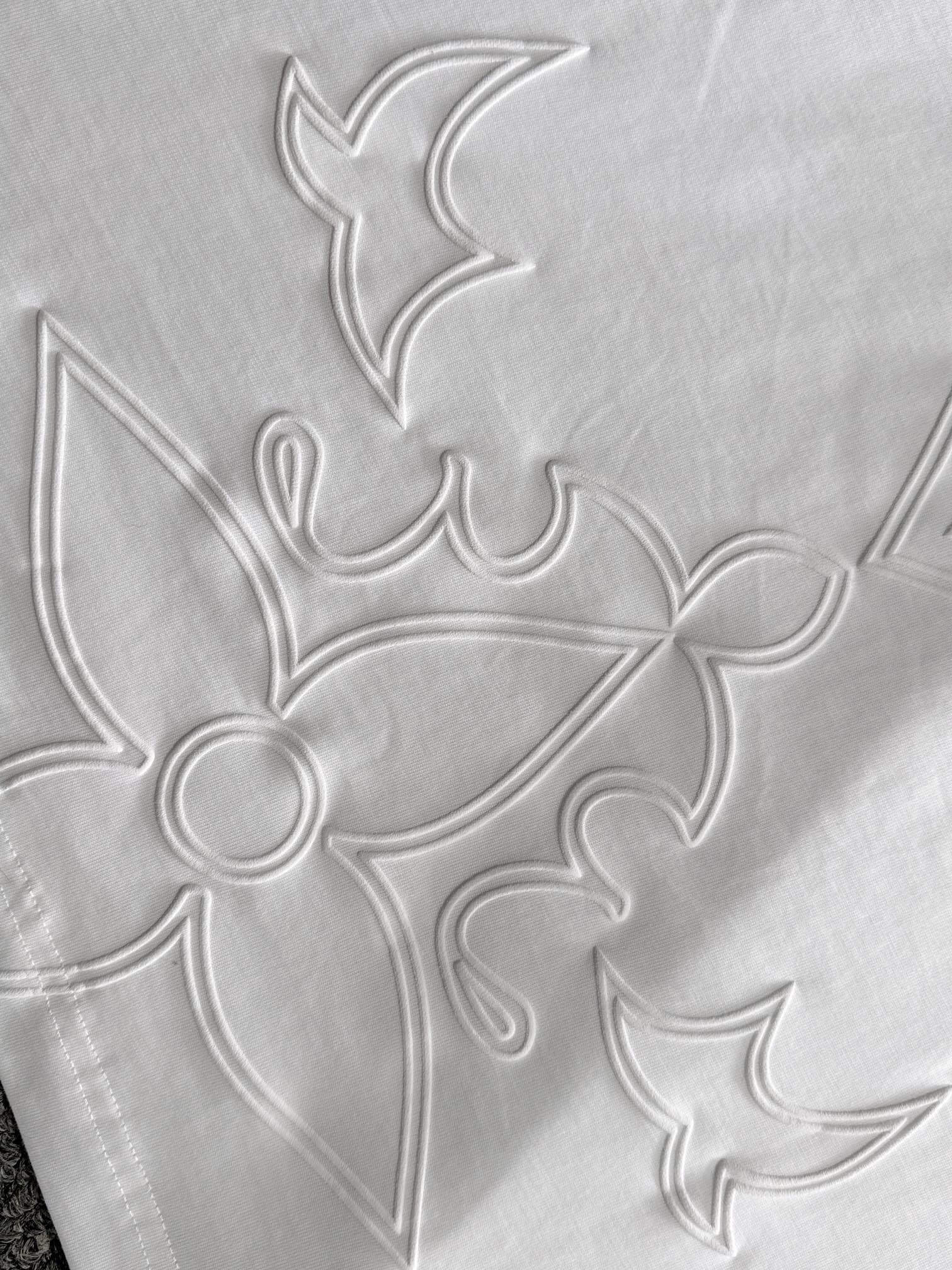 Classic Pattern Embroidery T Shirt