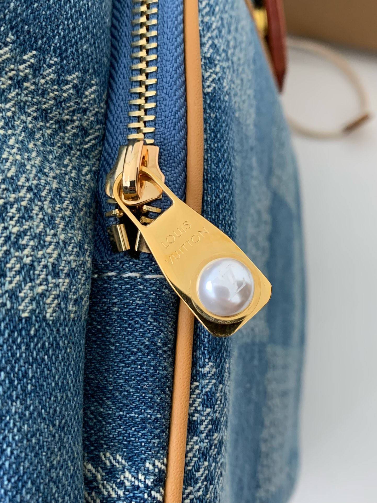 L*V Montsouris backpack M40708 Size:32*40*19cm