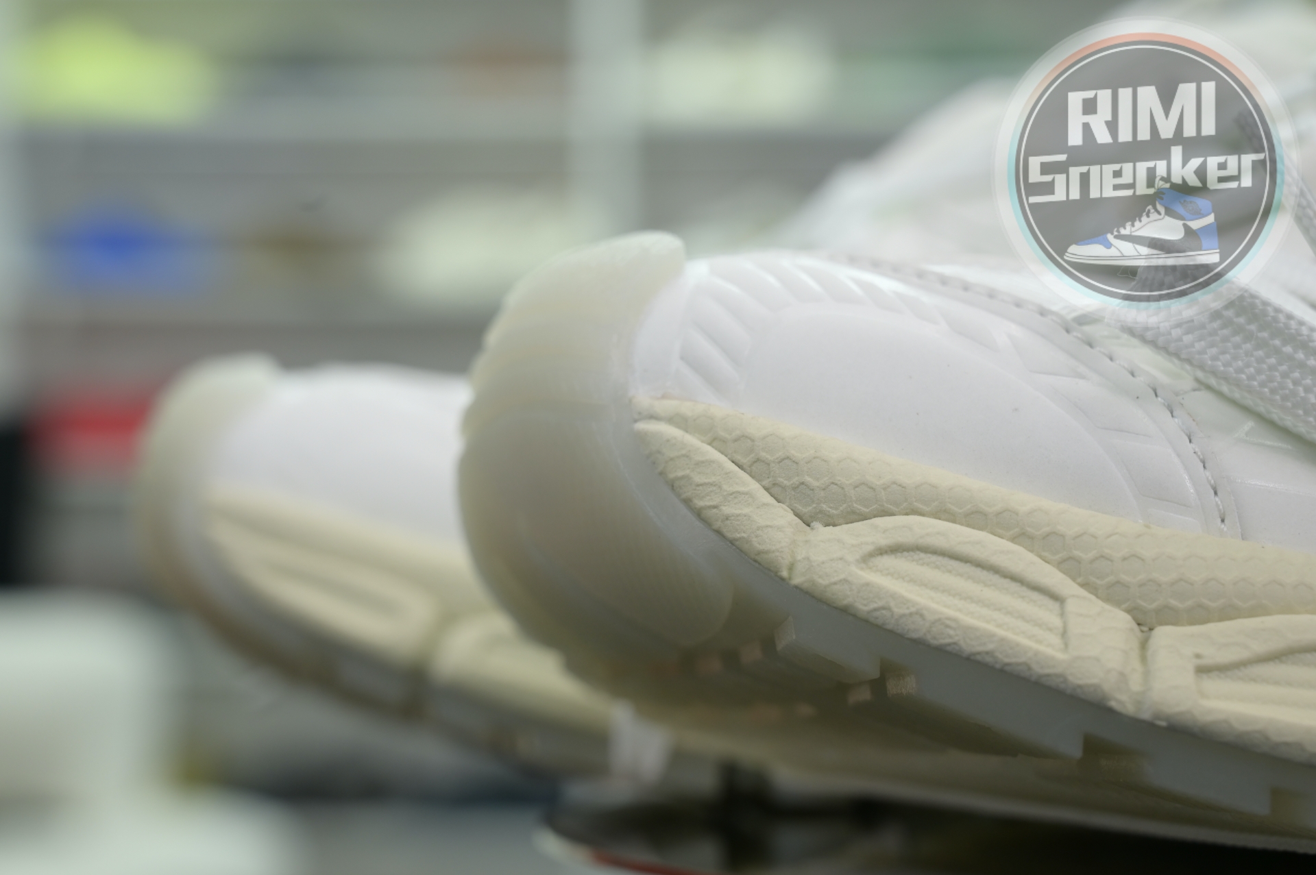 Balenciaga all sizes still in stock! Please contact customer service on iMessage/WhatsApp to purchase! BLGA 3XL