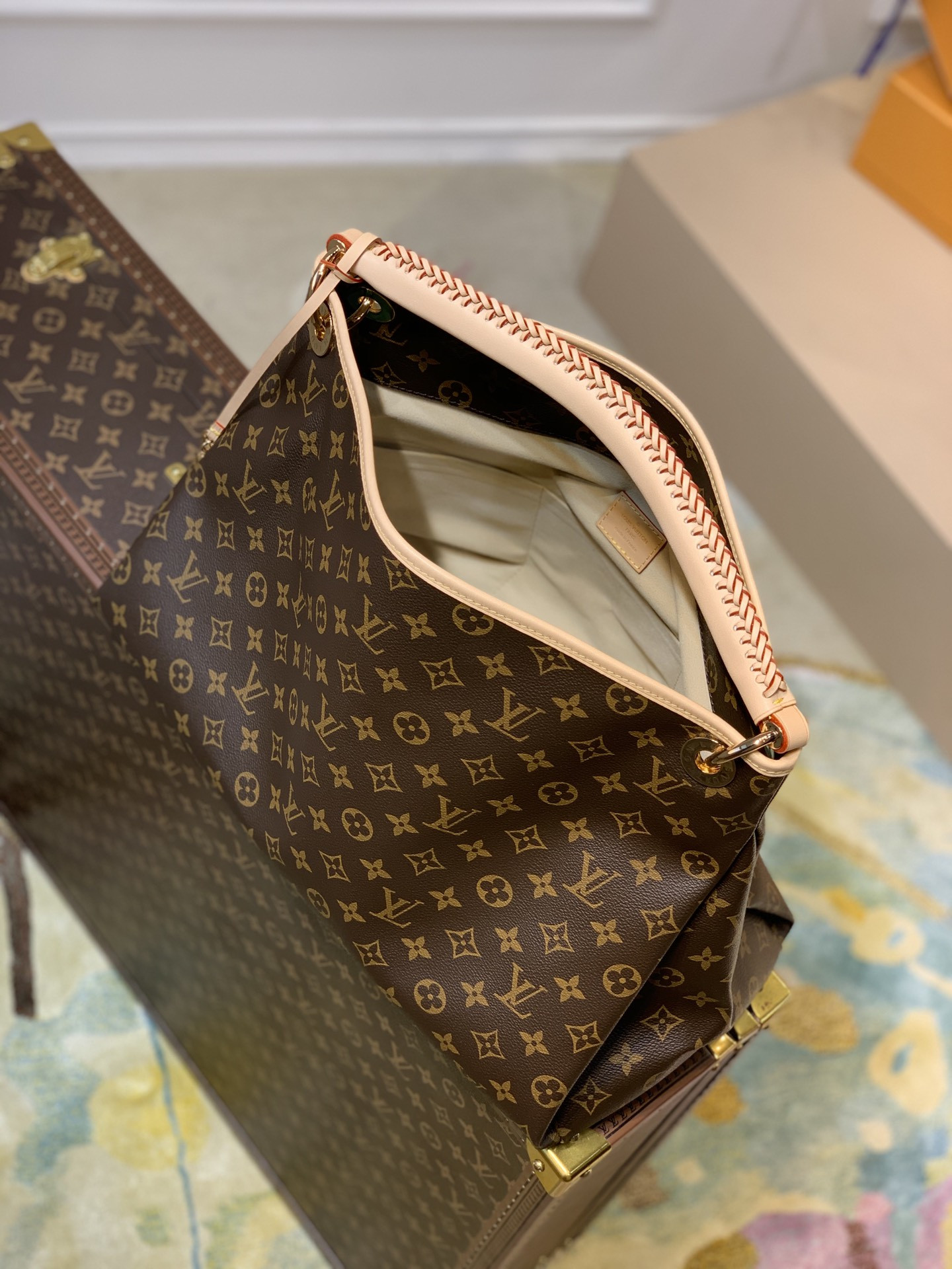 Louis Vuitton Artsy Bag