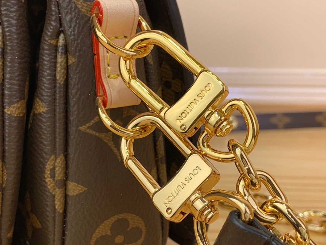 Louis Vuitton Pochette Métis East West Bag