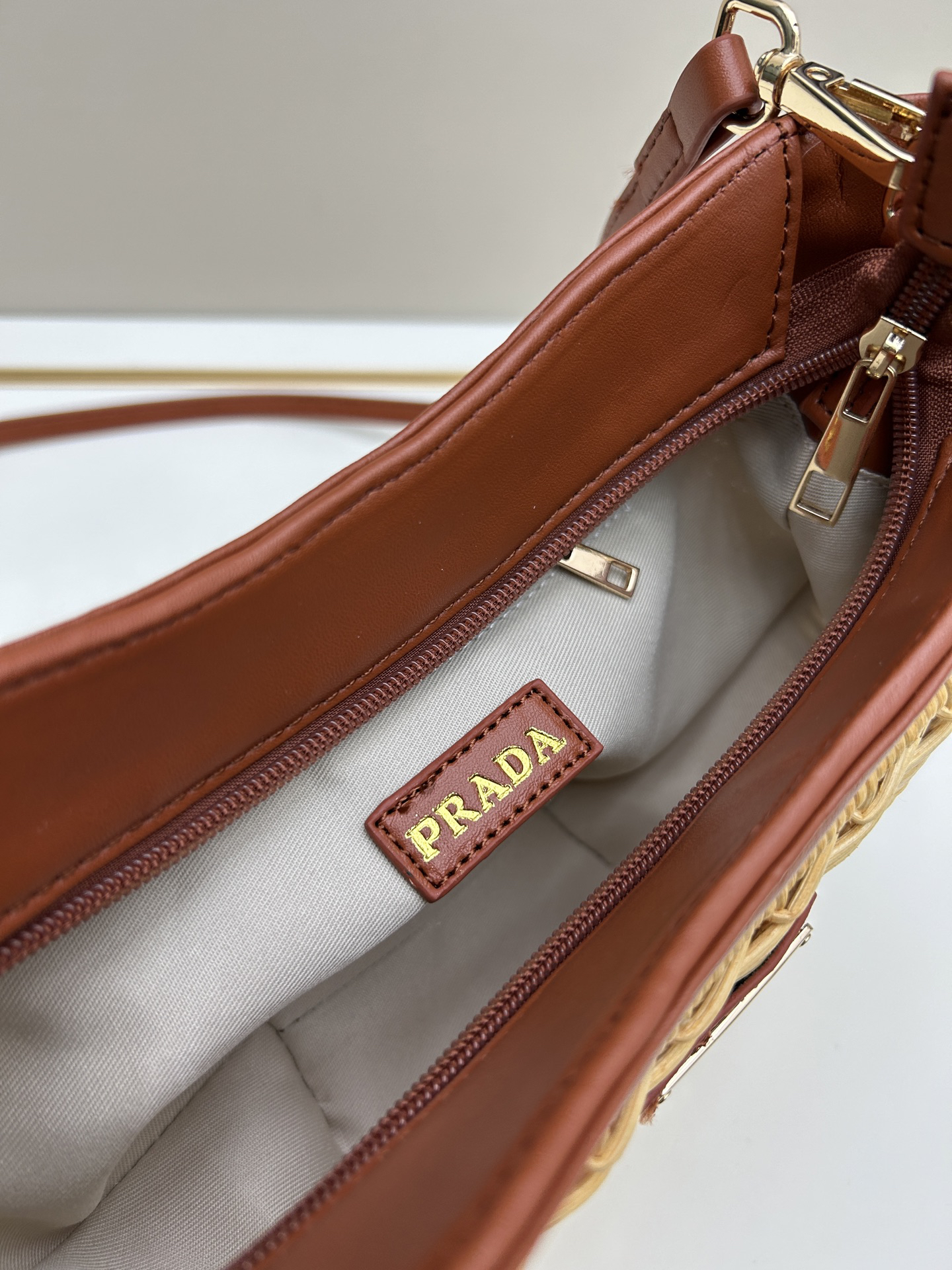 RADA woven style bag size 25x15x7, model 2528