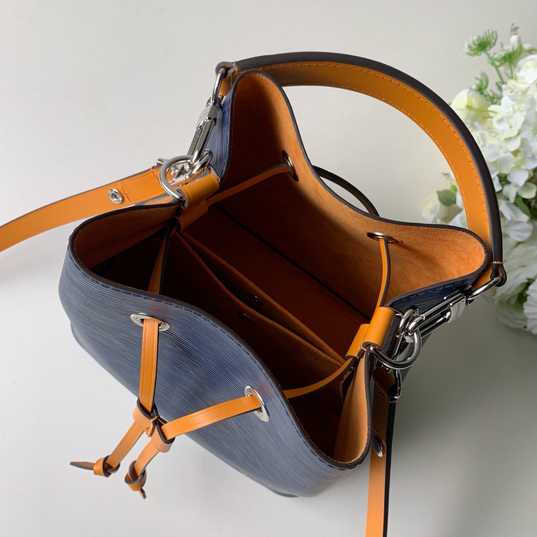 Louis Vuitton Néonoé Bag