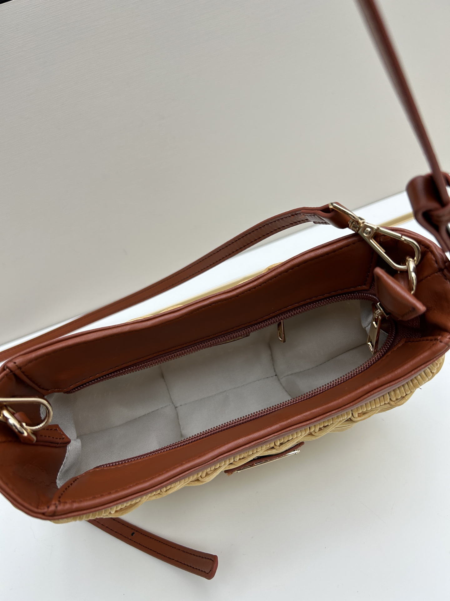 RADA woven style bag size 25x15x7, model 2528