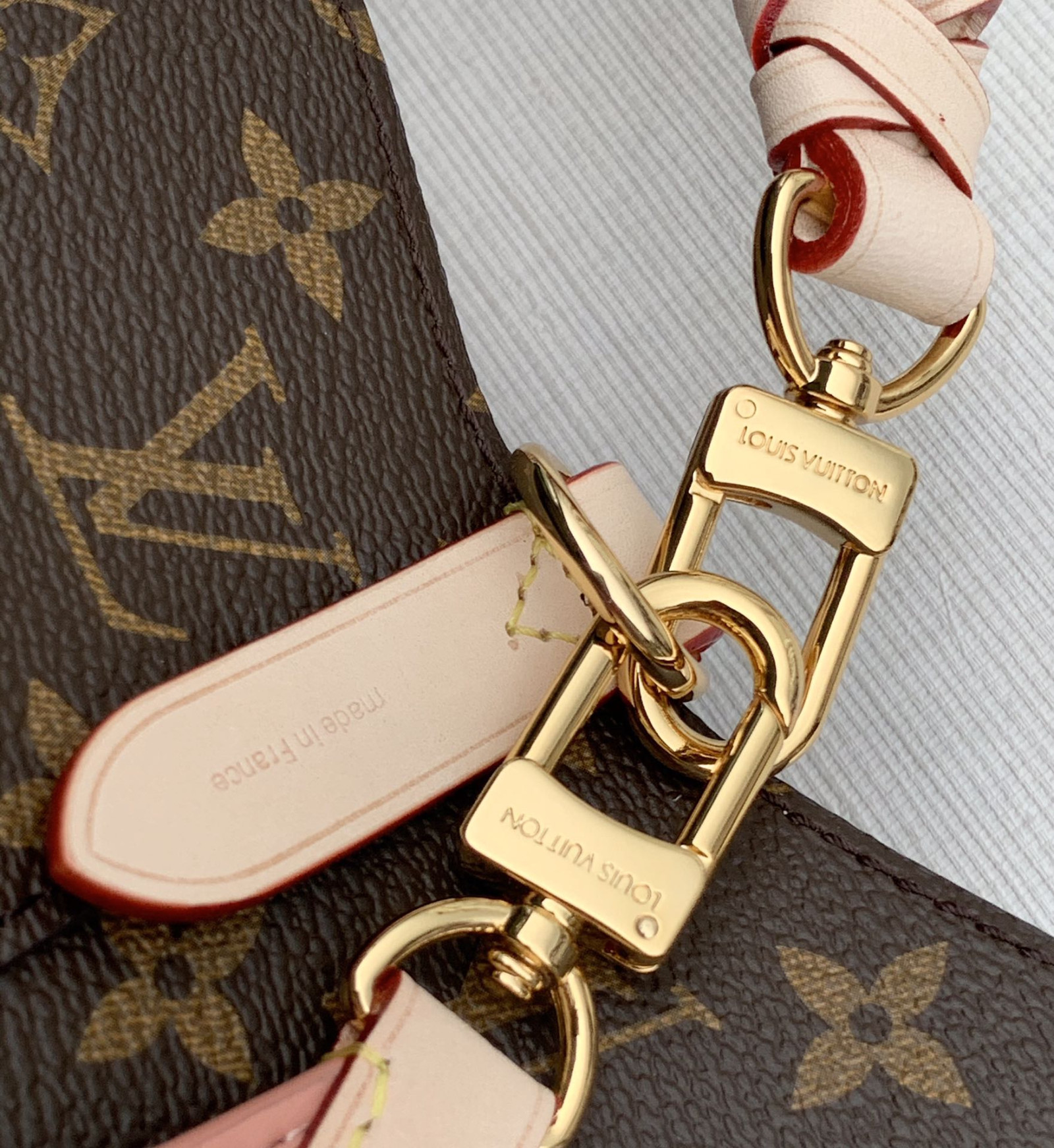 Louis Vuitton Néonoé Bag