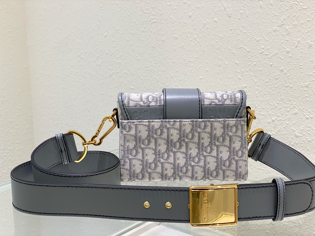 30 Montaigne Box Bag